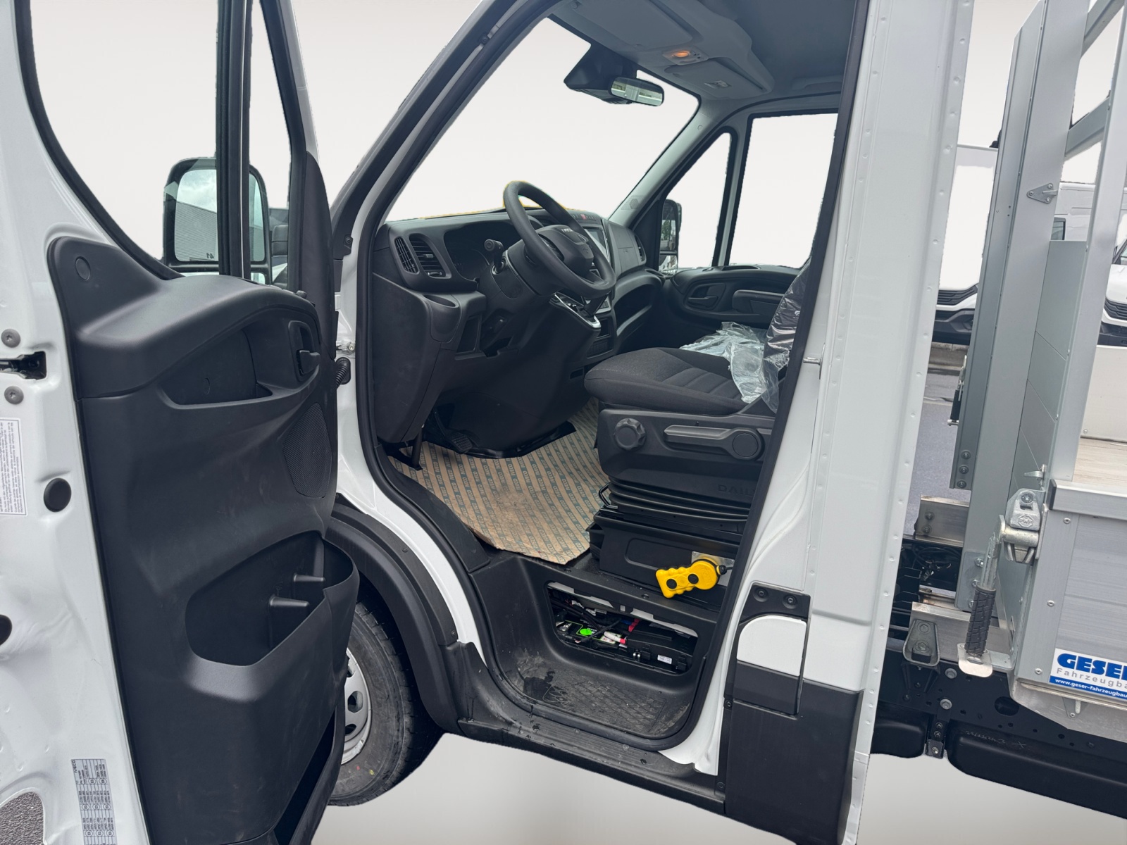 IVECO 35S16A8 mit Kipper Geser-image-9