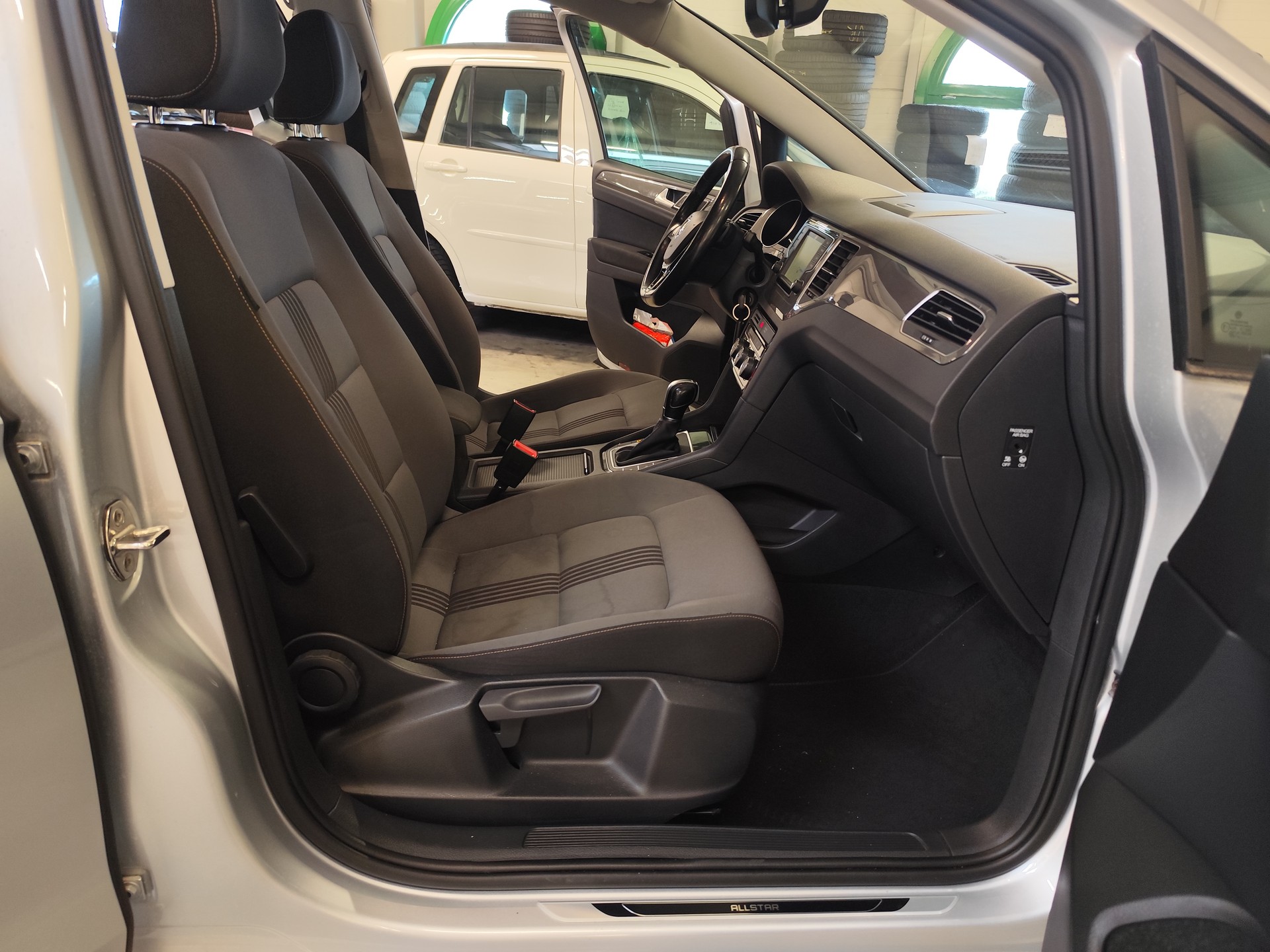 VW Golf Sportsvan 1.4 TSI Allstar DSG-image-6