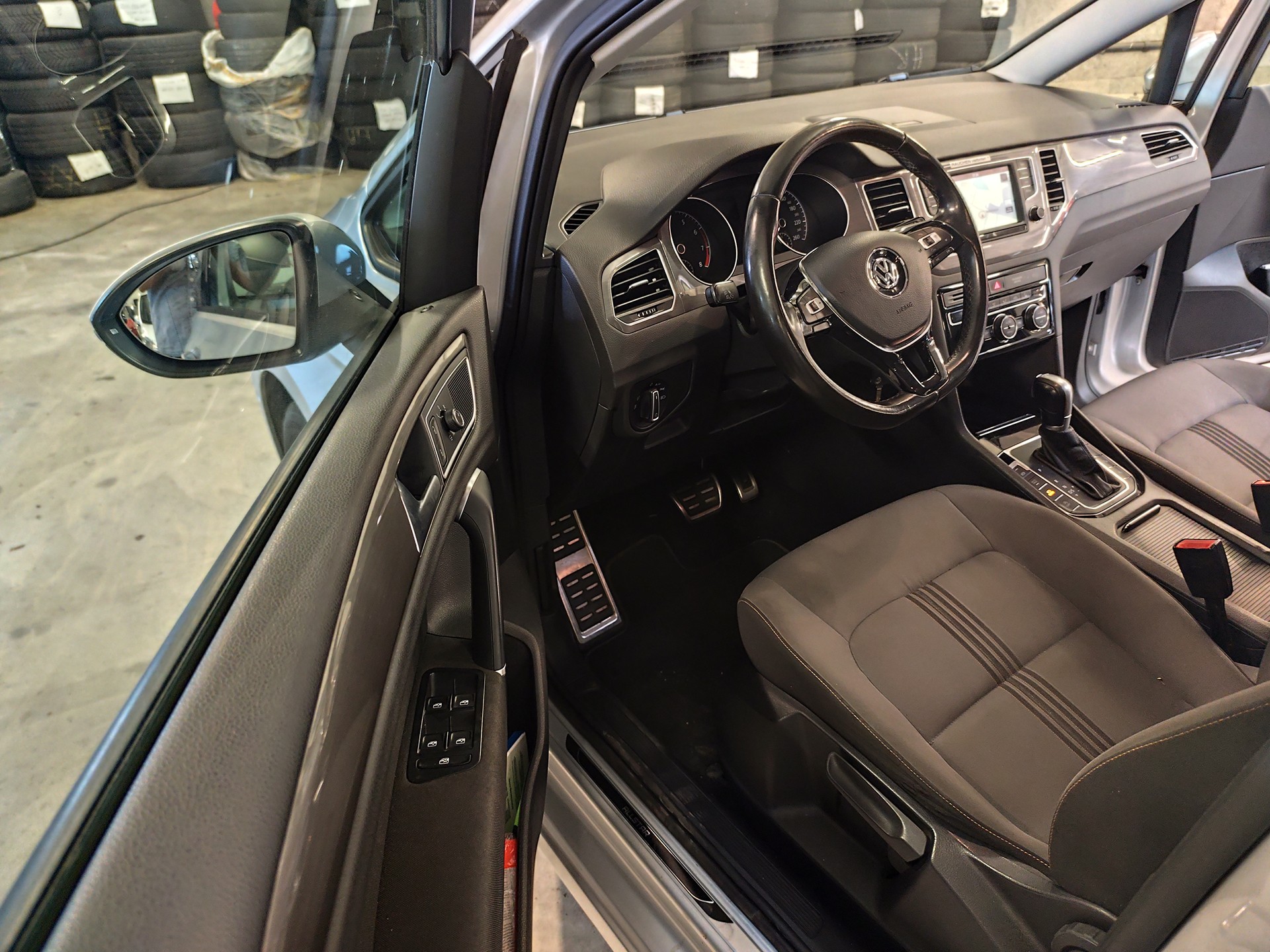 VW Golf Sportsvan 1.4 TSI Allstar DSG-image-11