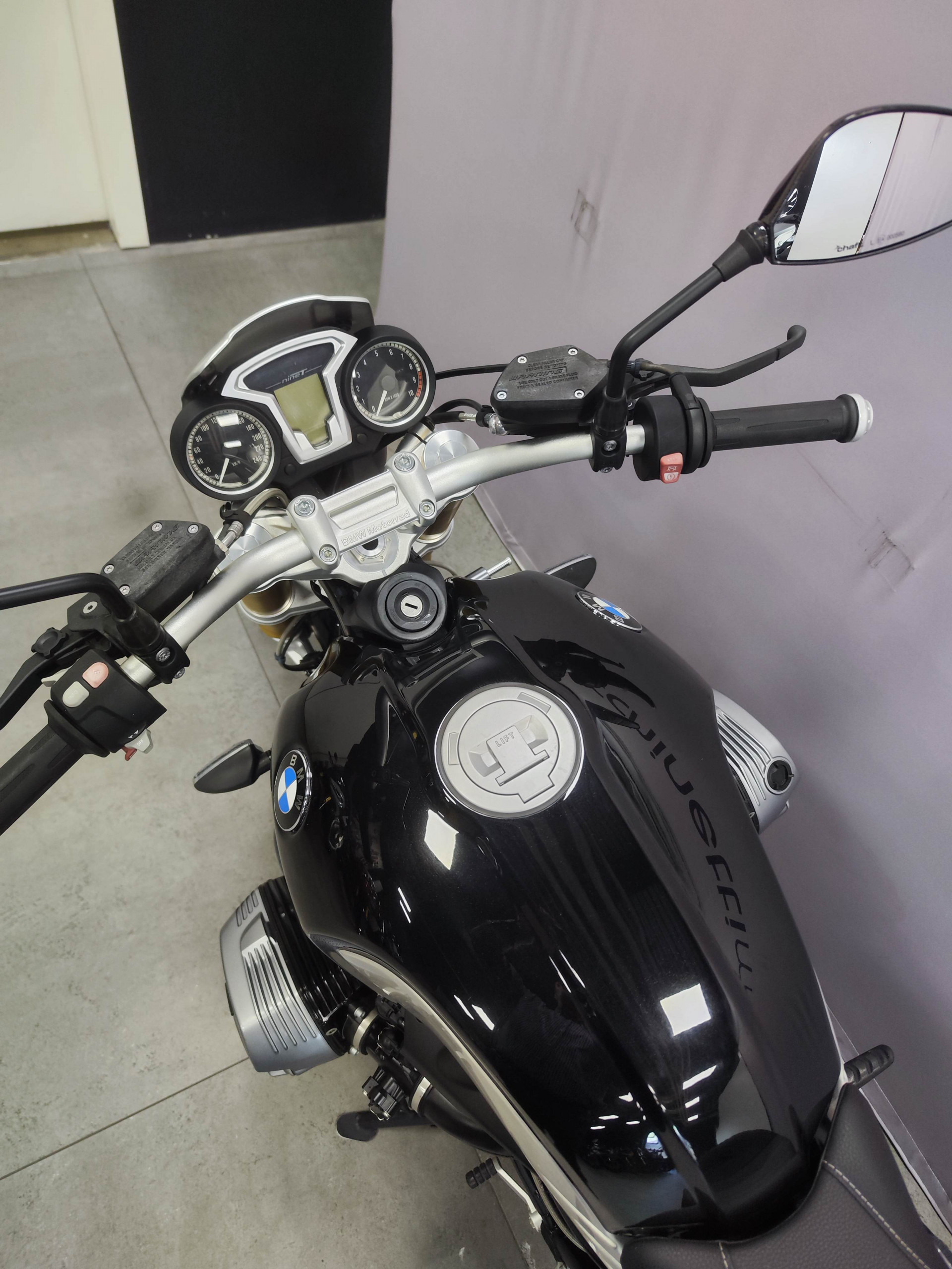 BMW R nineT-image-4