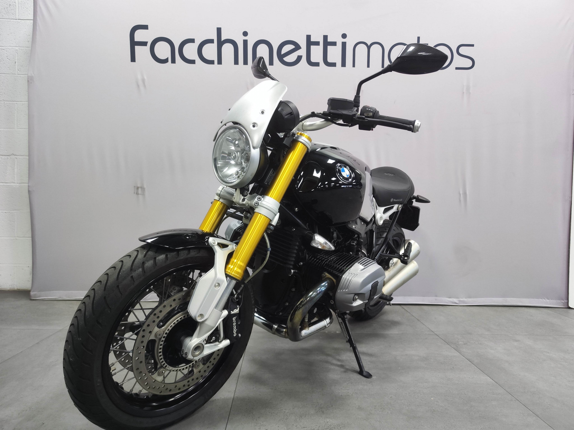 BMW R nineT-image-2