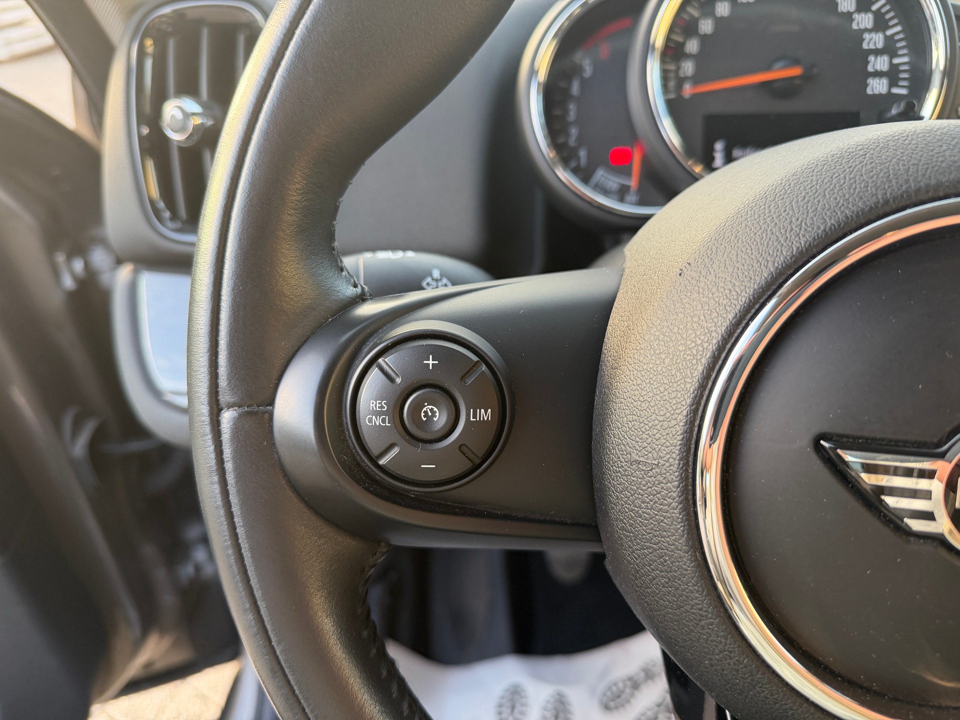 MINI Countryman Cooper D ALL4-image-10