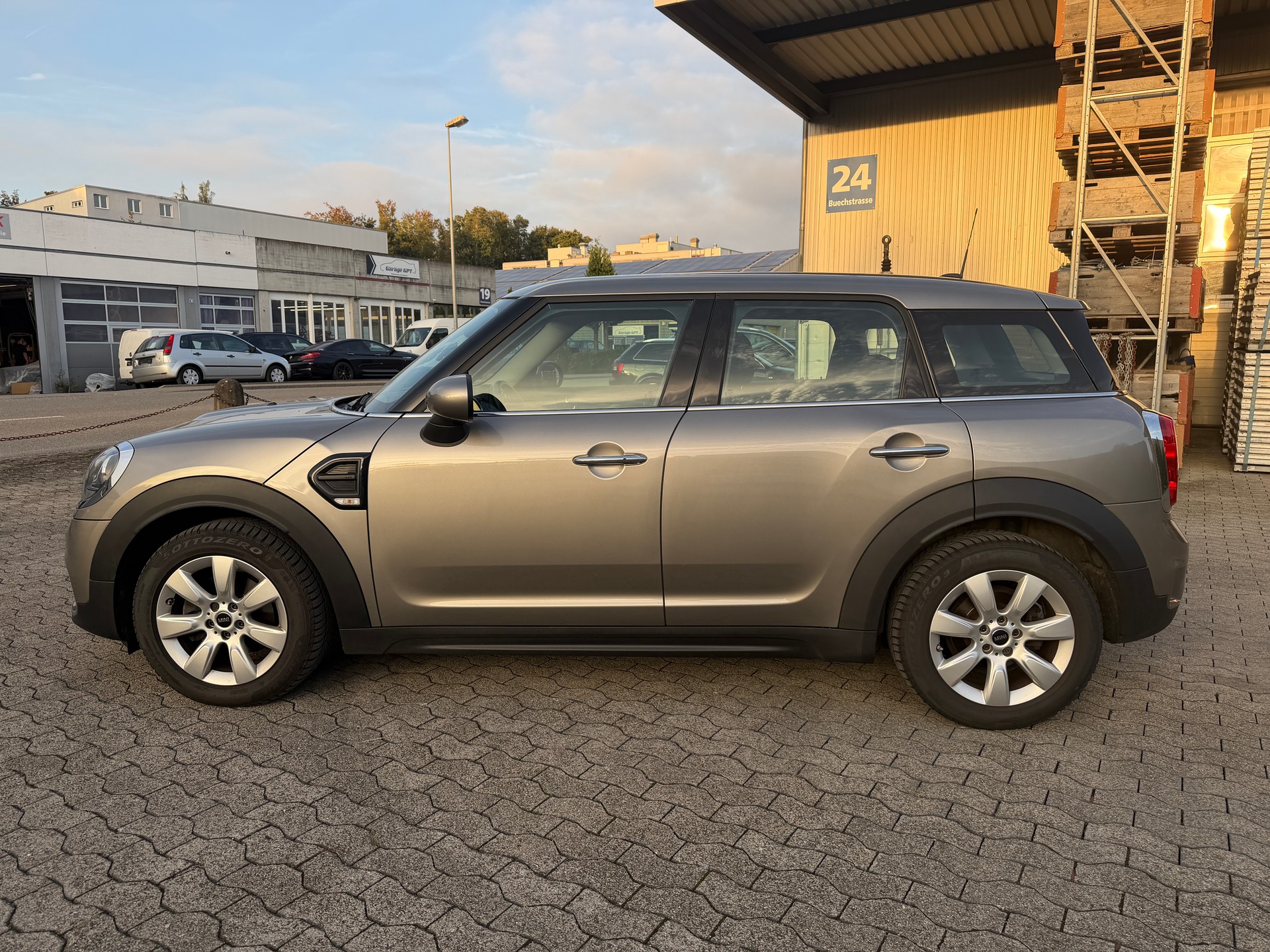 MINI Countryman Cooper D ALL4-showroom-element-1
