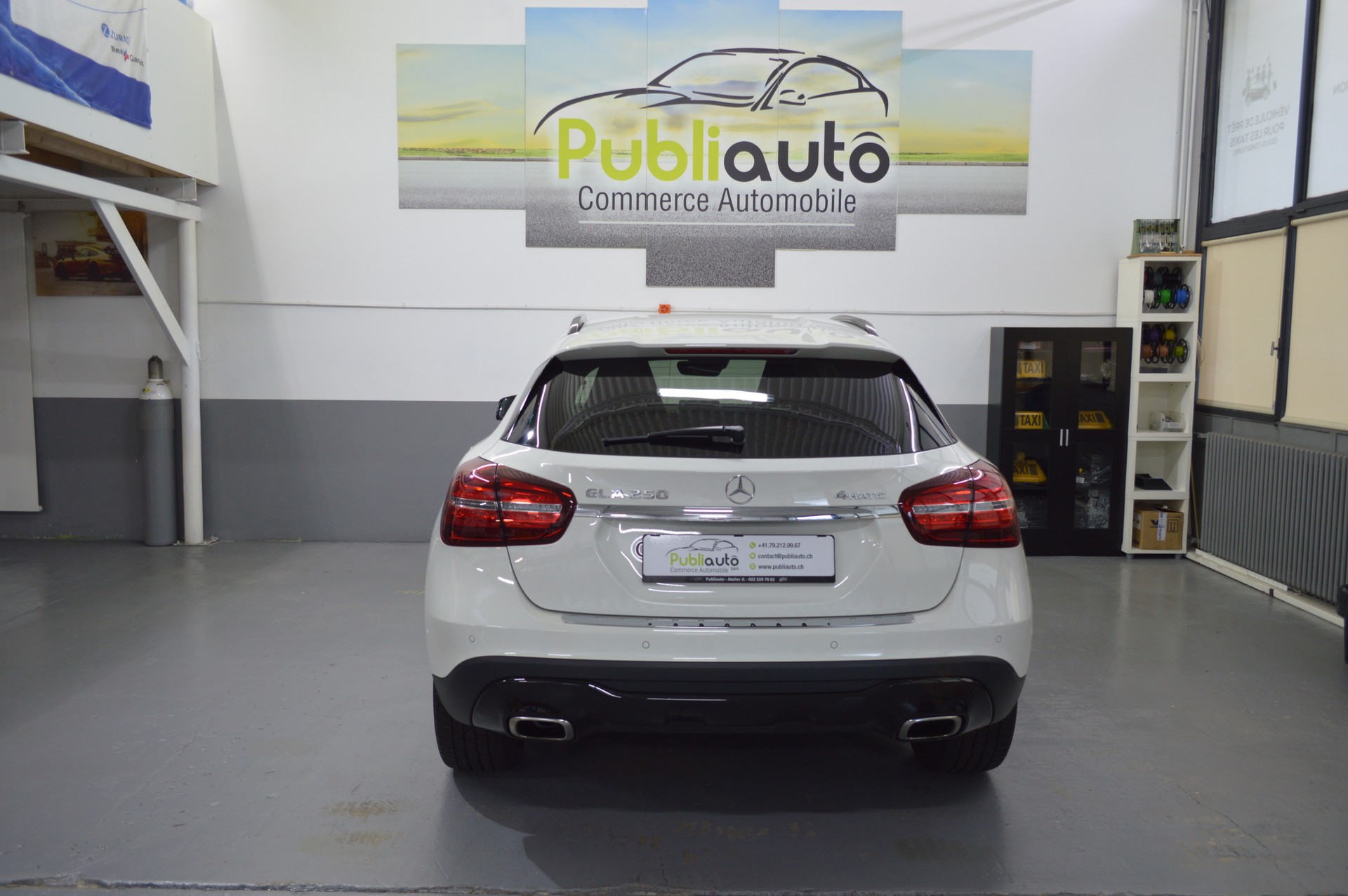MERCEDES-BENZ GLA 250 AMG Line 4Matic 7G-DCT-image-4