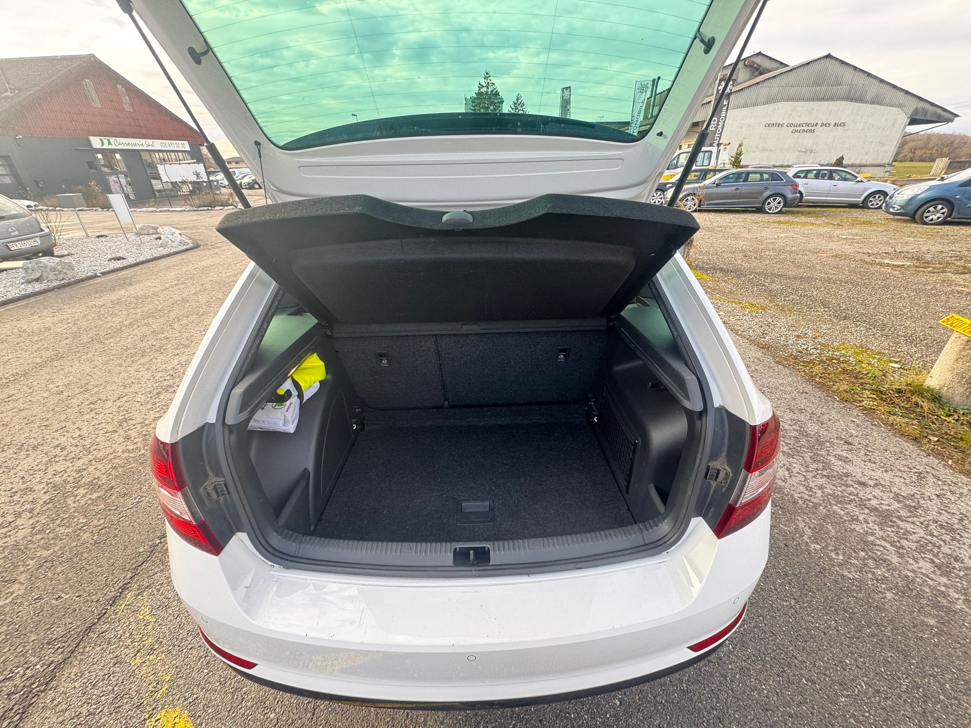 SKODA Rapid Spaceback 1.4 TSI Monte Carlo DSG-image-10