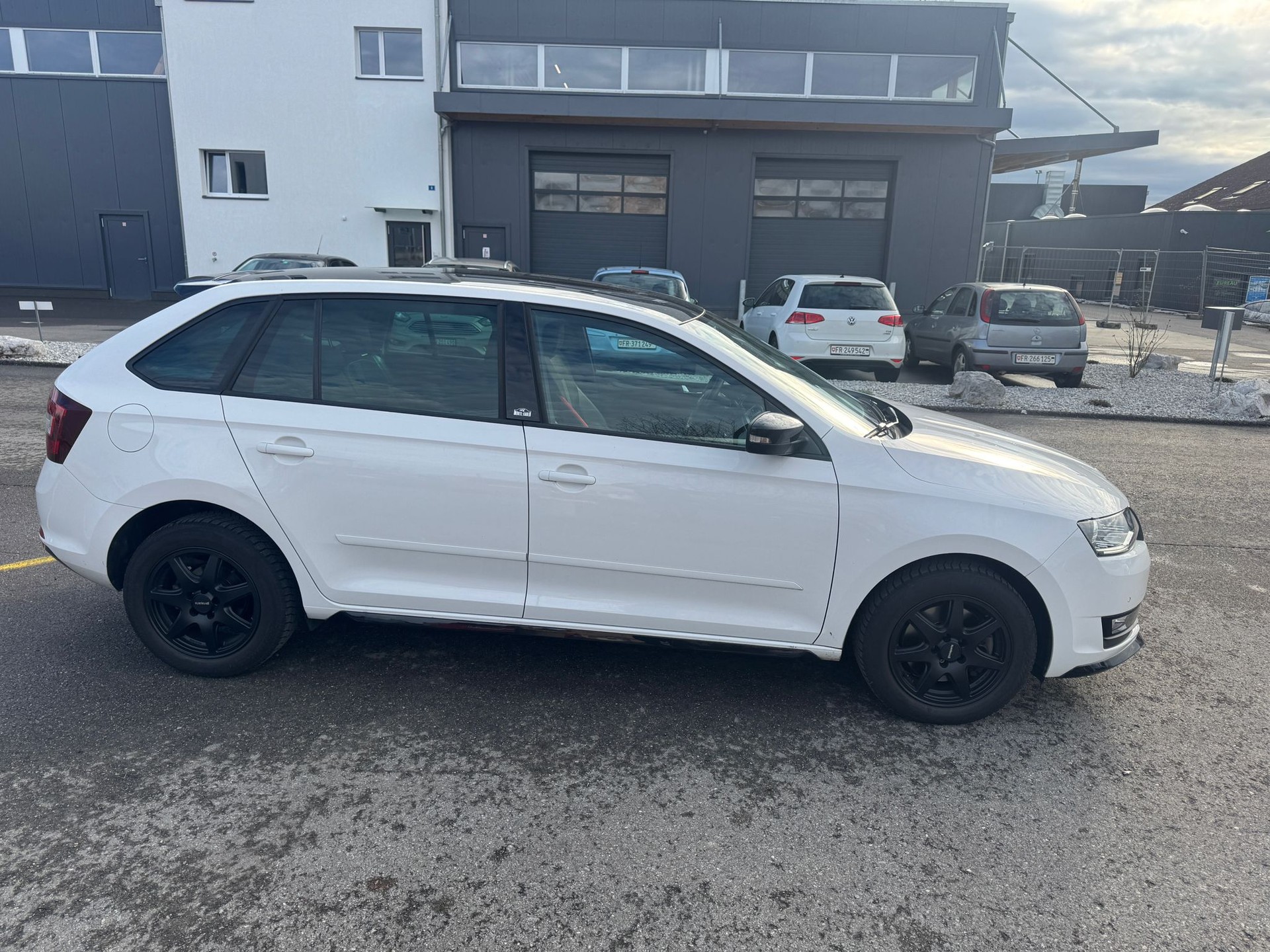 SKODA Rapid Spaceback 1.4 TSI Monte Carlo DSG-image-5