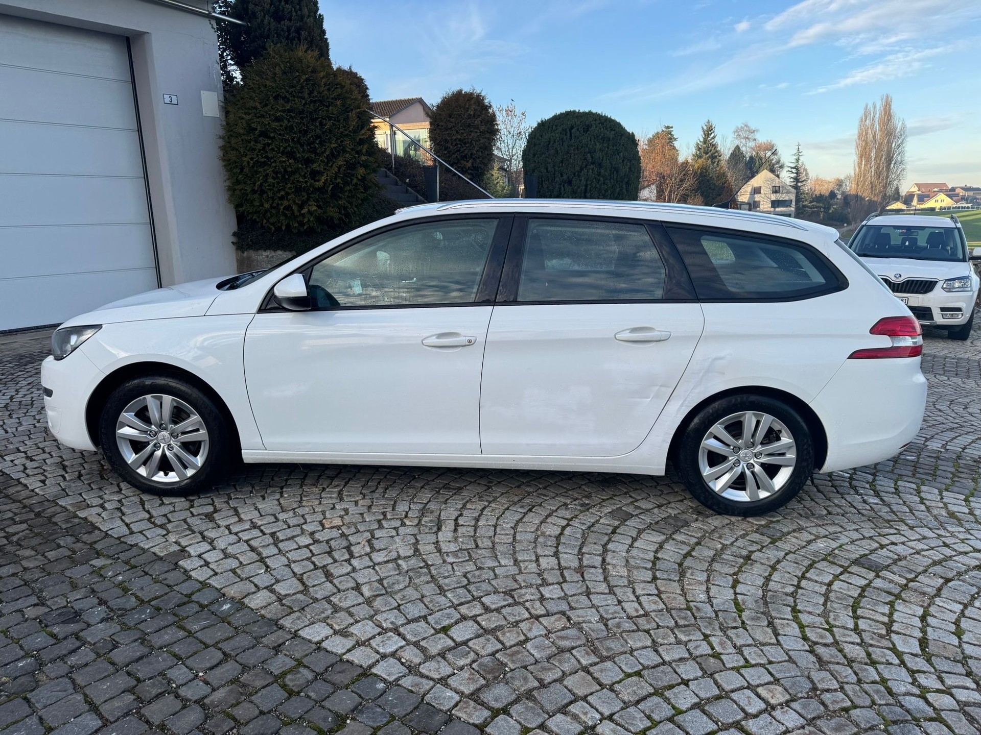 PEUGEOT 308 SW 1.6 BlueHDI Business EAT-image-3