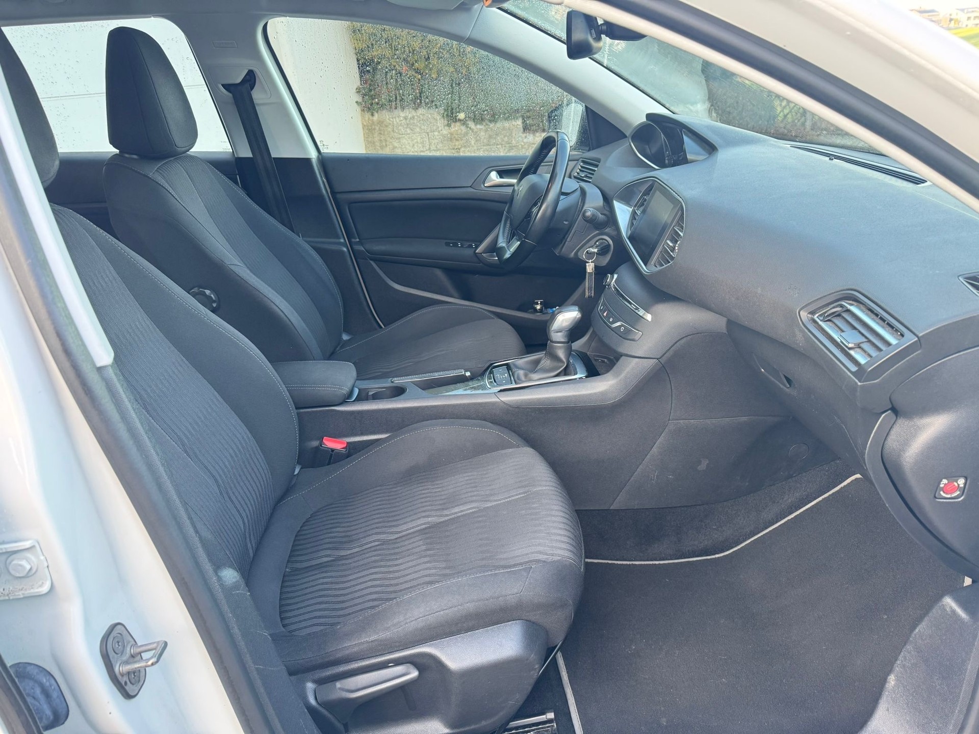 PEUGEOT 308 SW 1.6 BlueHDI Business EAT-image-11