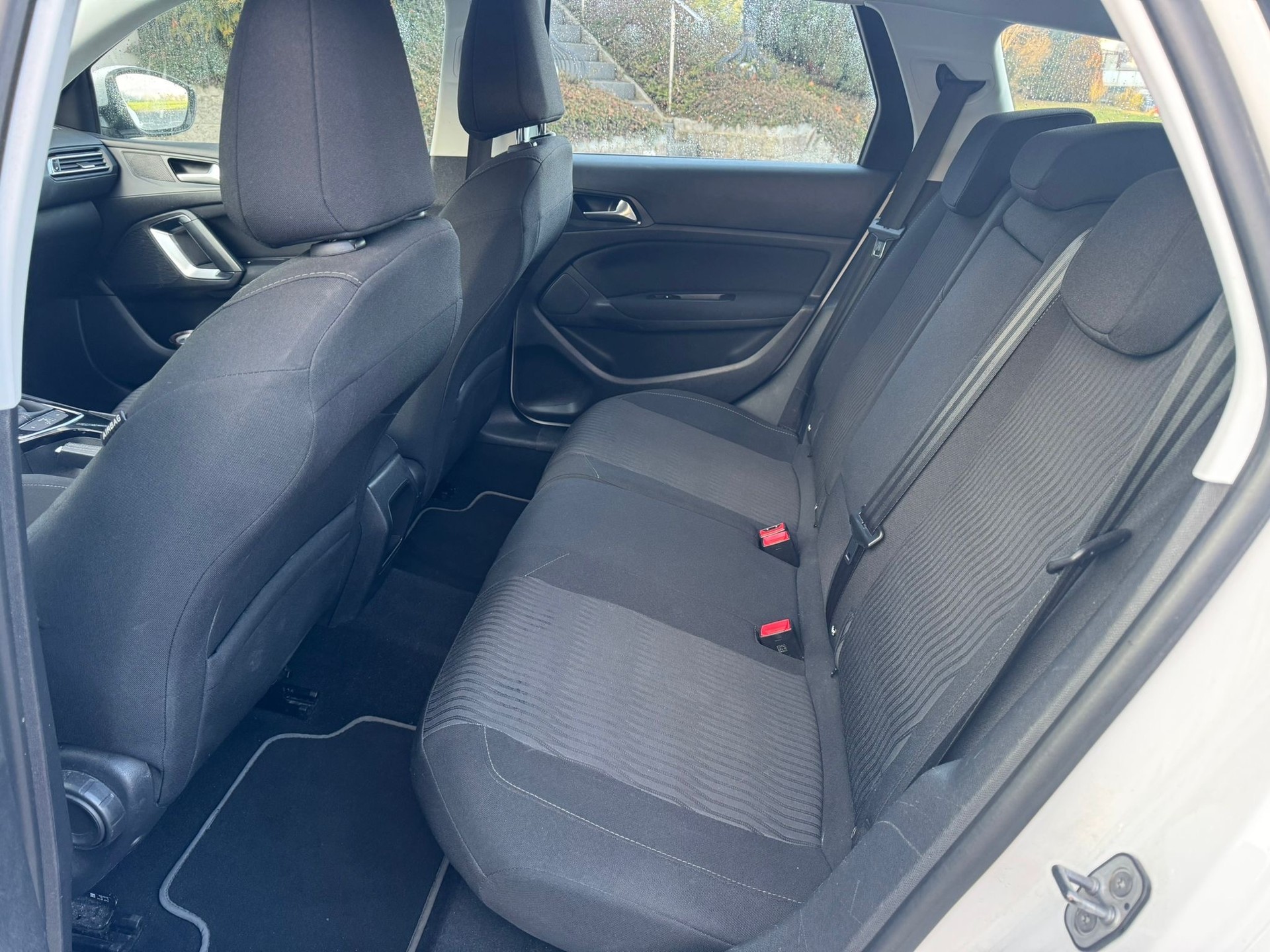 PEUGEOT 308 SW 1.6 BlueHDI Business EAT-image-12