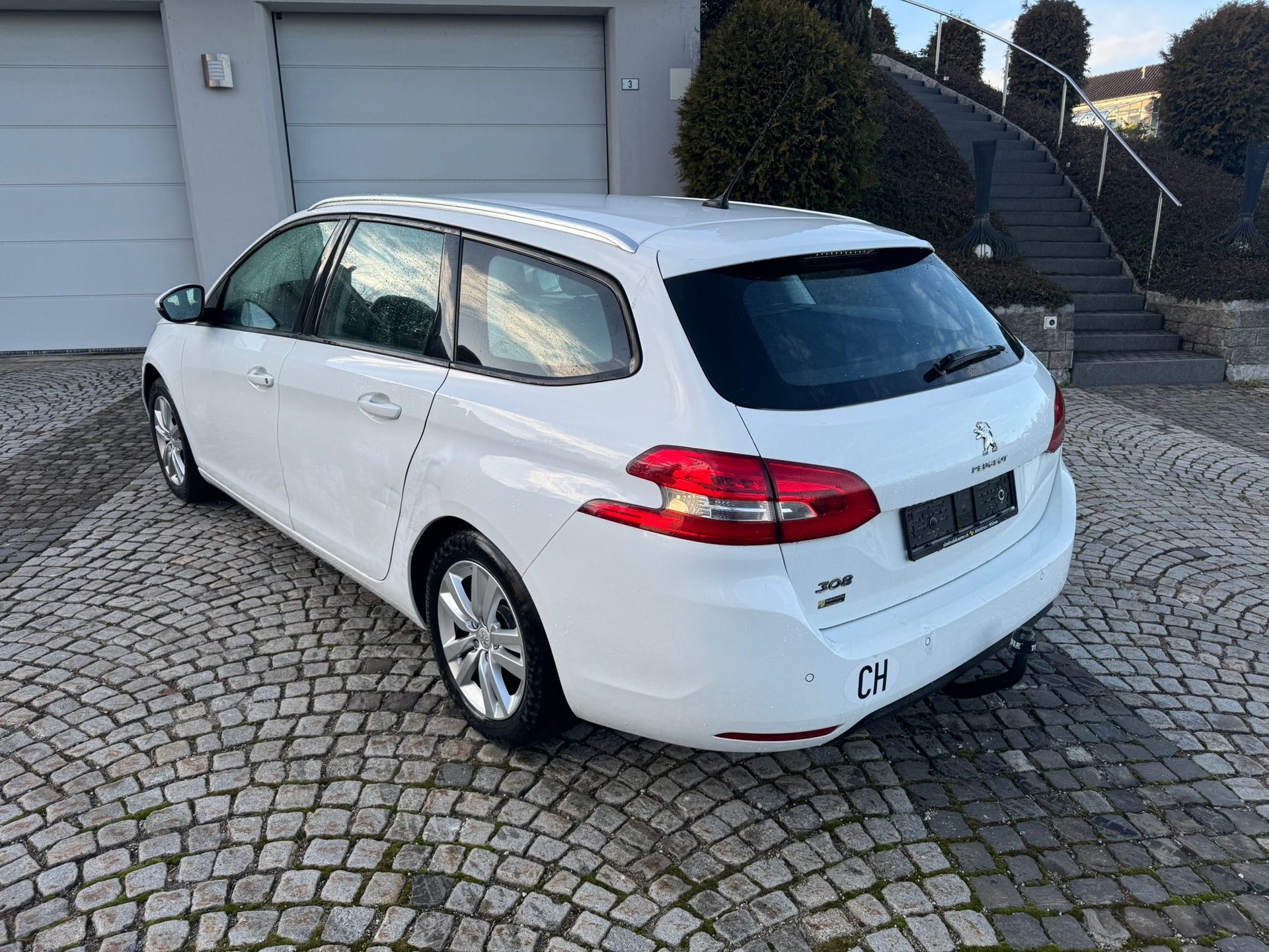 PEUGEOT 308 SW 1.6 BlueHDI Business EAT-image-4