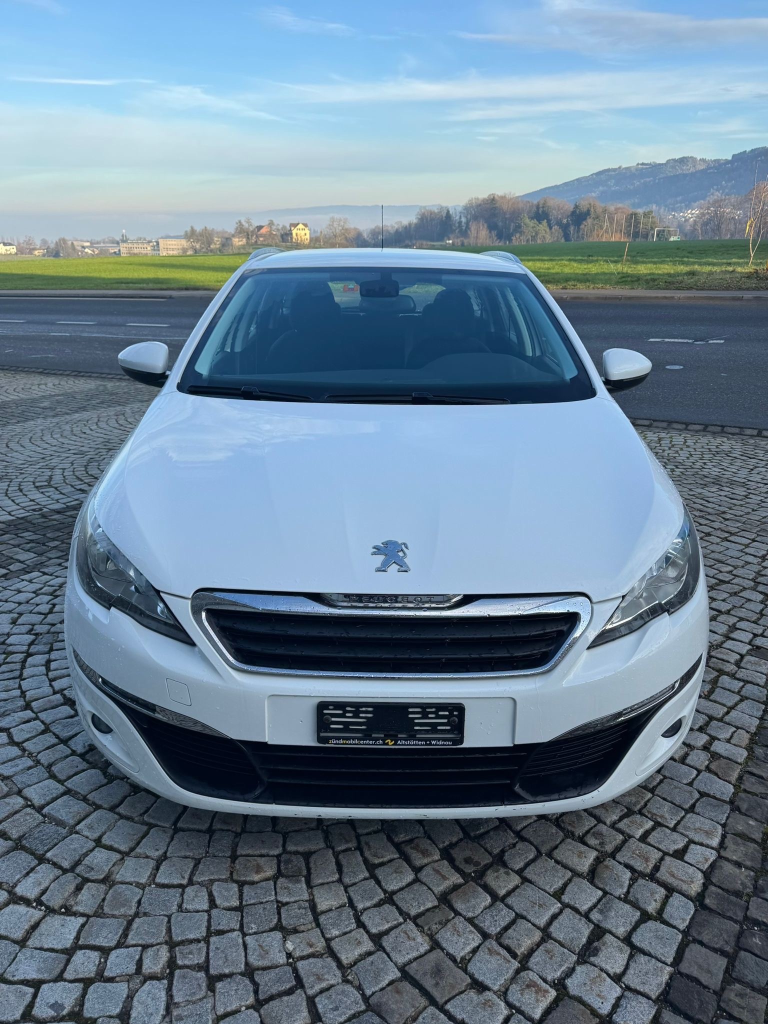 PEUGEOT 308 SW 1.6 BlueHDI Business EAT-image-1
