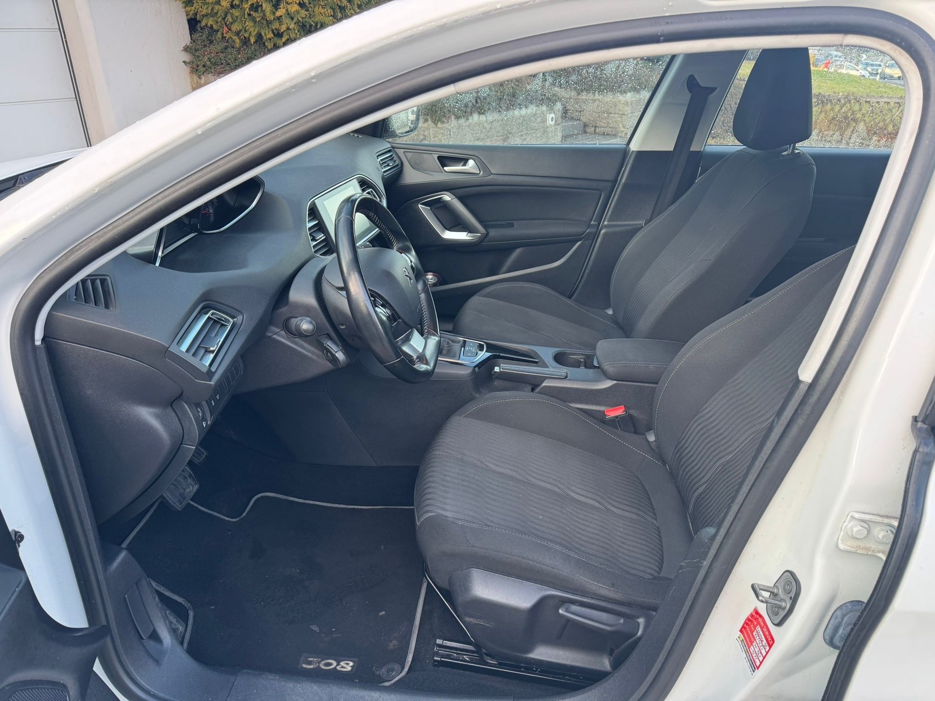 PEUGEOT 308 SW 1.6 BlueHDI Business EAT-image-9