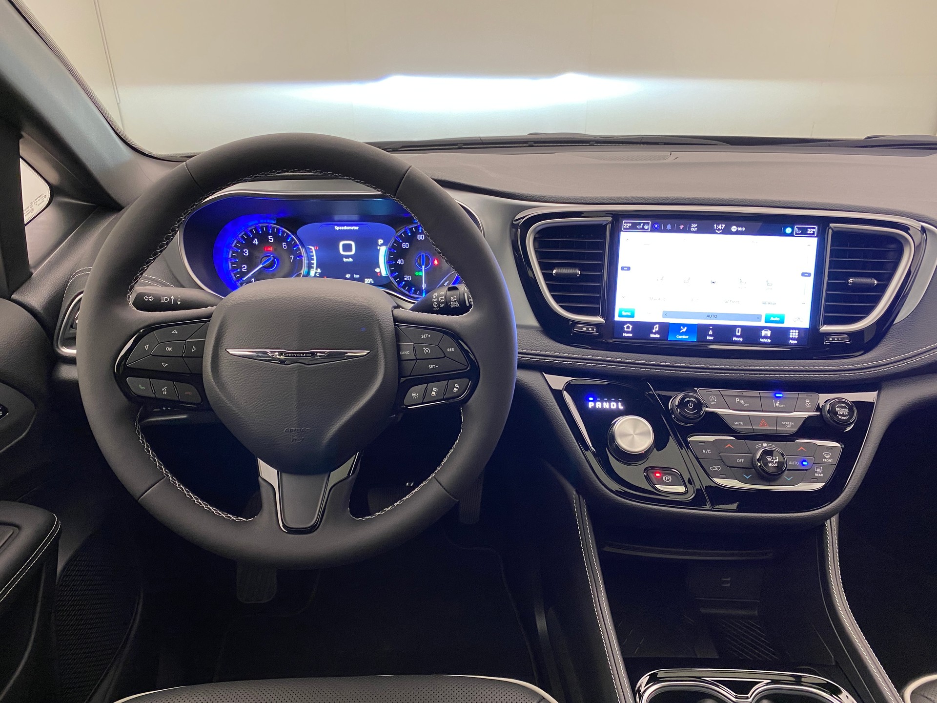 CHRYSLER Pacifica Limited Sport Night AWD-image-7