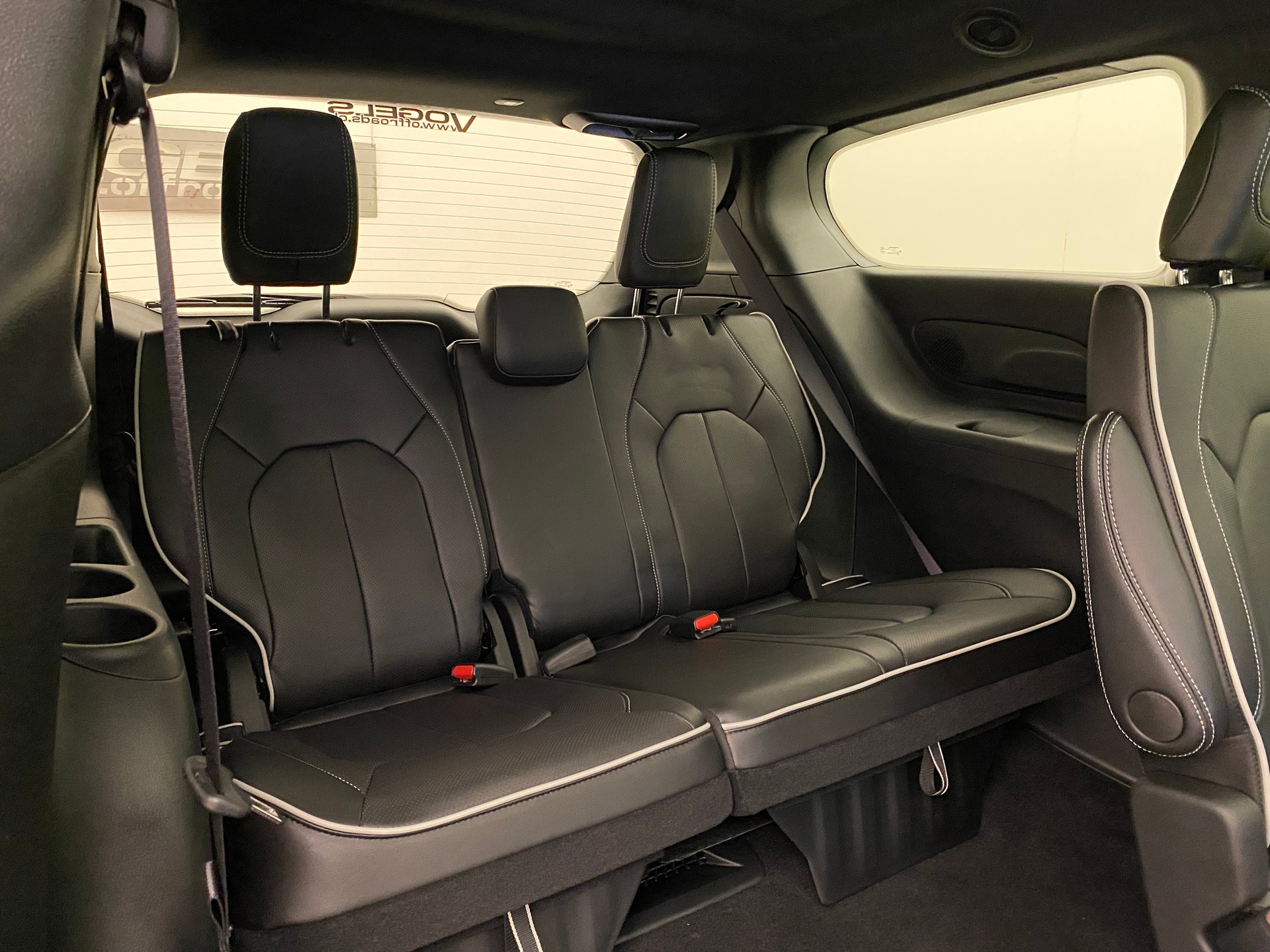 CHRYSLER Pacifica Limited Sport Night AWD-image-14