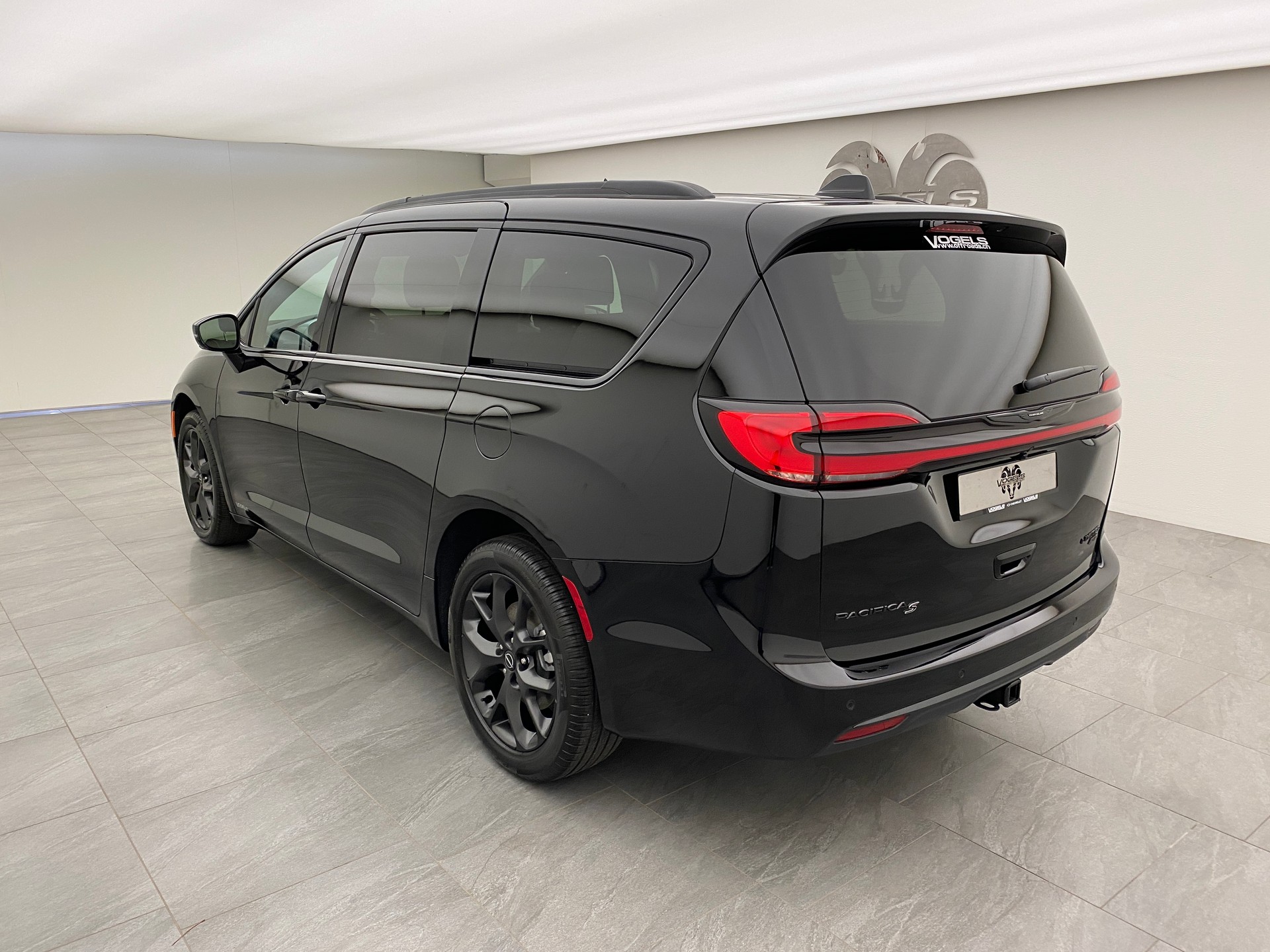 CHRYSLER Pacifica Limited Sport Night AWD-image-5