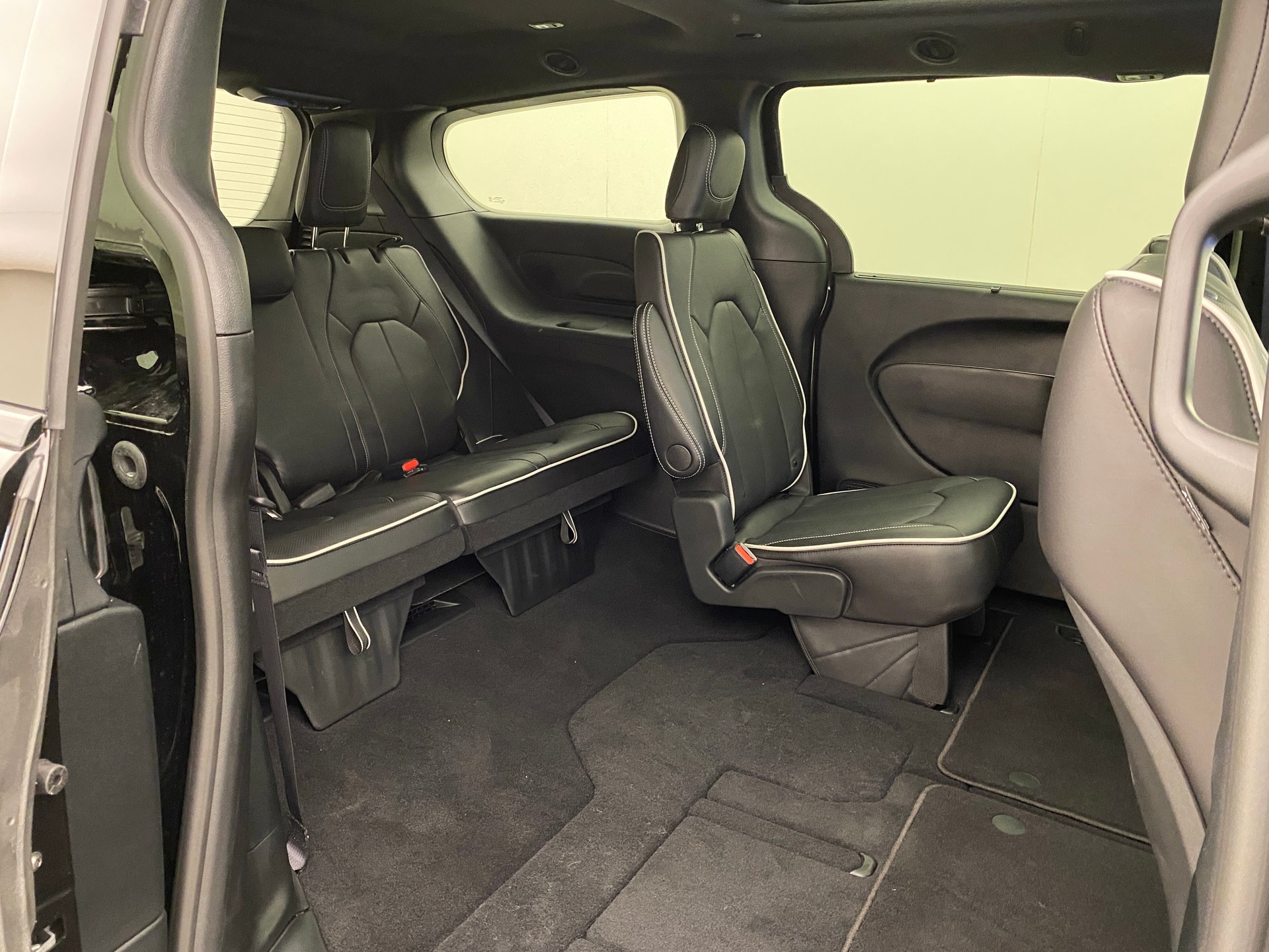 CHRYSLER Pacifica Limited Sport Night AWD-image-13