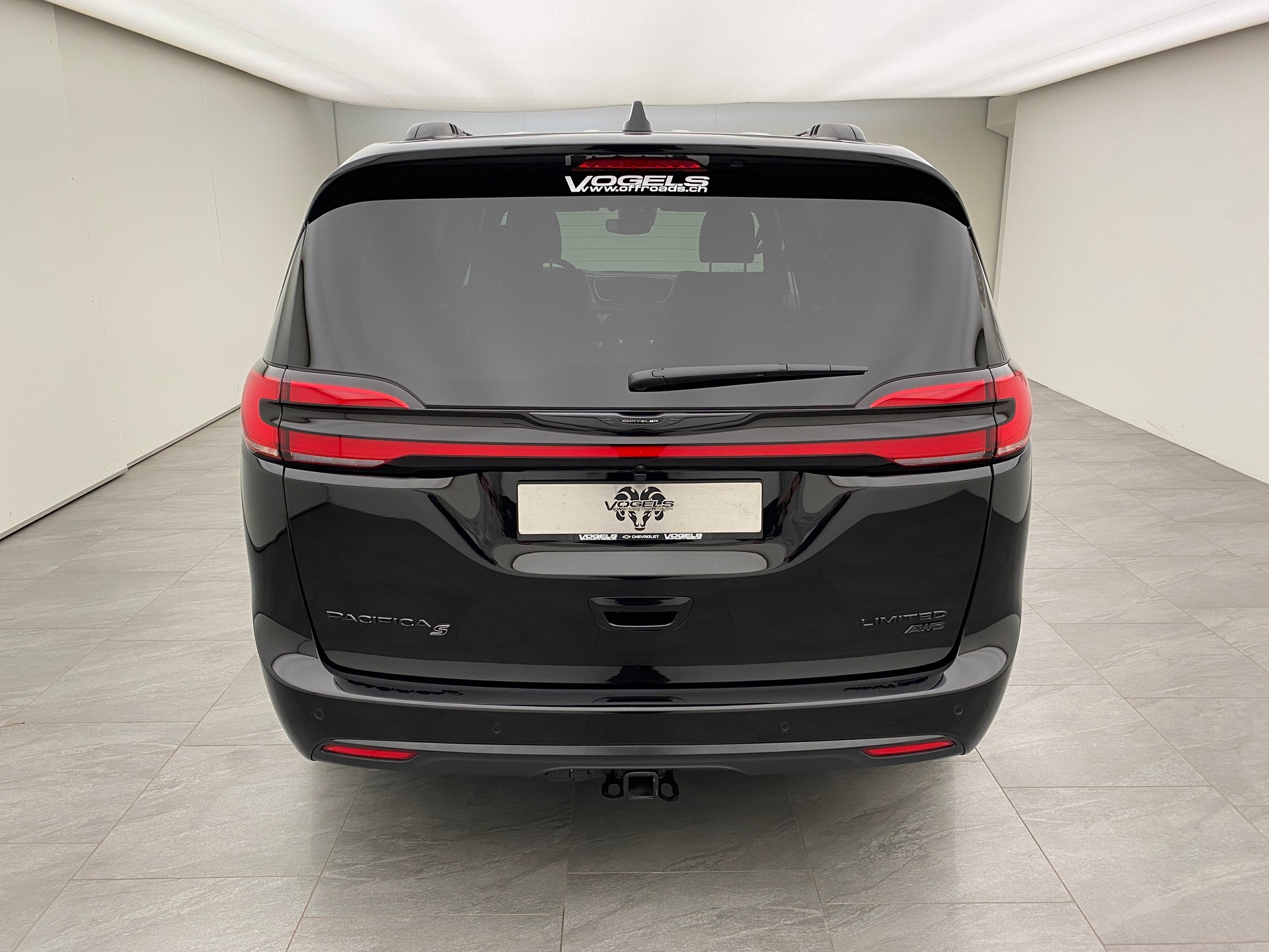 CHRYSLER Pacifica Limited Sport Night AWD-image-4