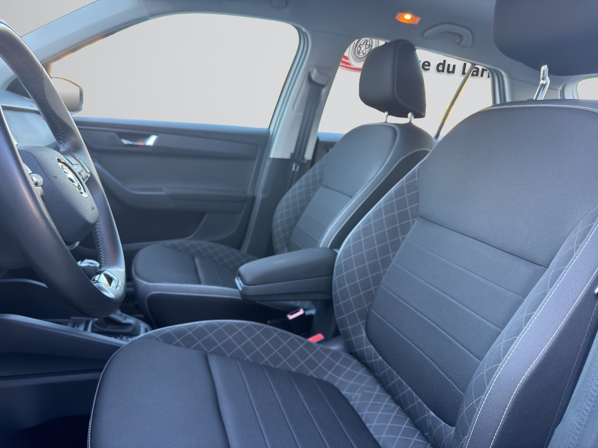 SKODA Fabia 1.0 TSI Ambition DSG-image-8