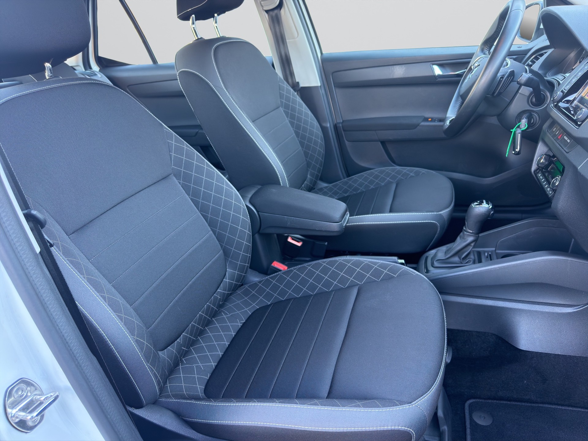 SKODA Fabia 1.0 TSI Ambition DSG-image-9