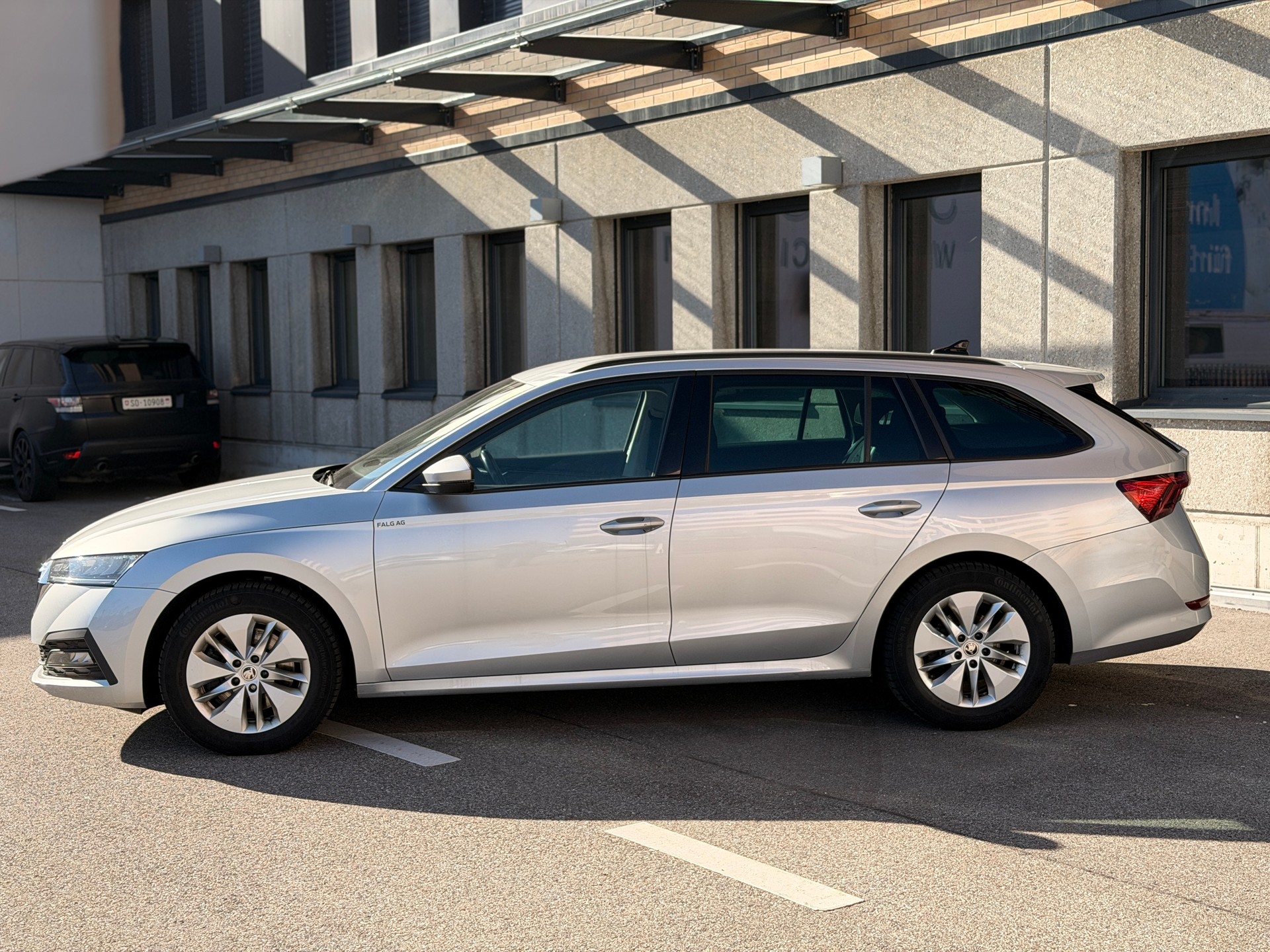 SKODA Octavia Combi 2.0 TDI DSG Ambition 4x4-showroom-element-1