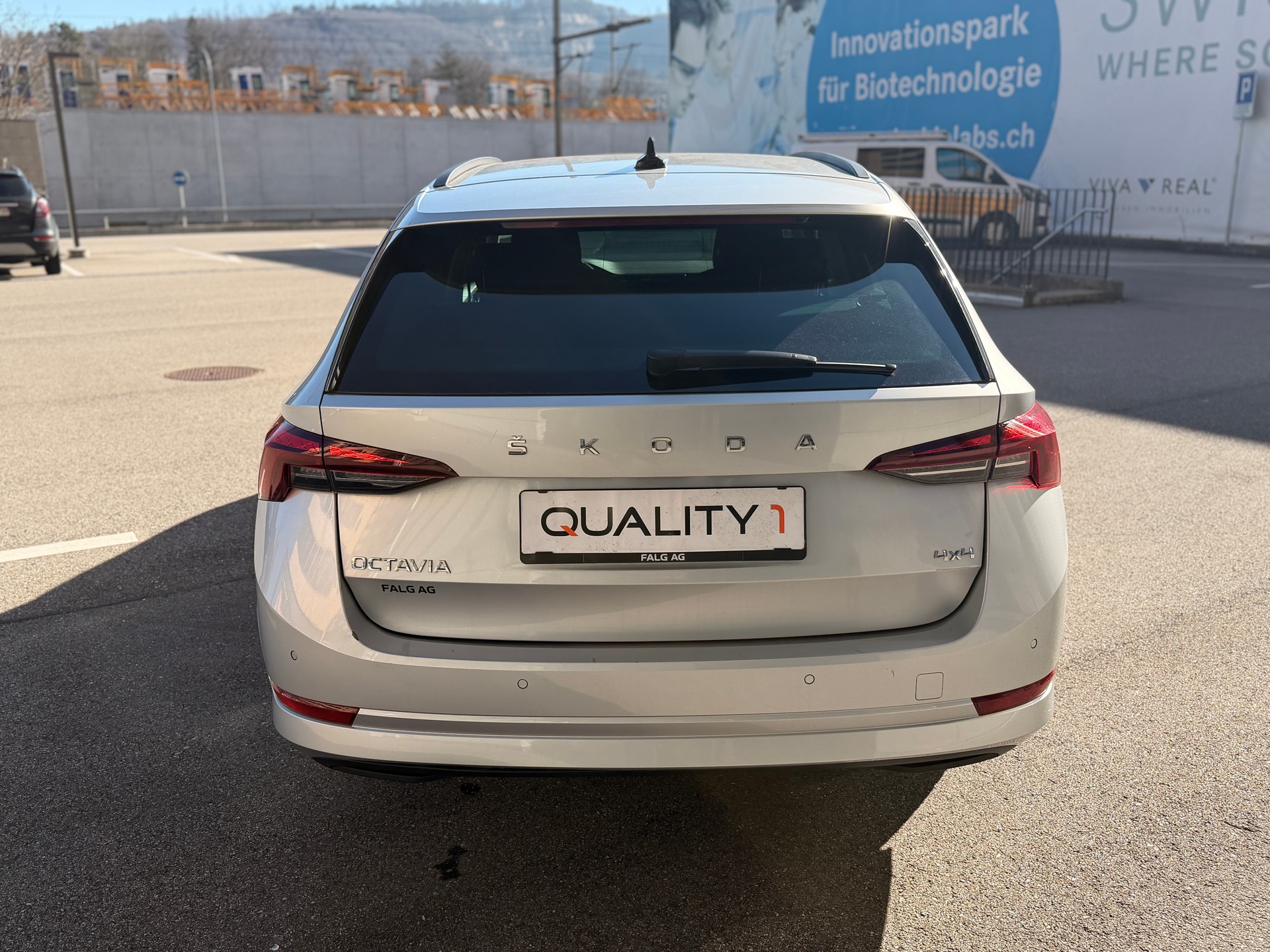 SKODA Octavia Combi 2.0 TDI DSG Ambition 4x4-showroom-element-3