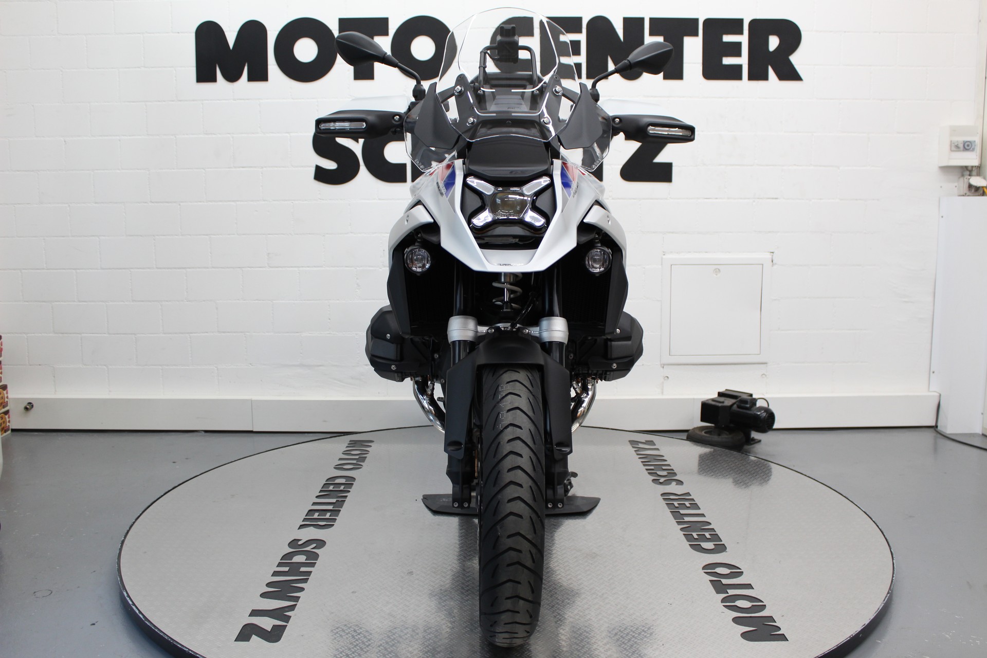BMW R 1300 GS-image-2