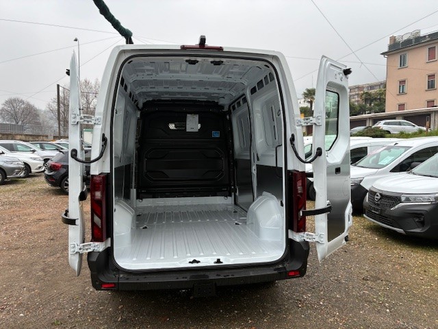 NISSAN INTERSTAR-image-6