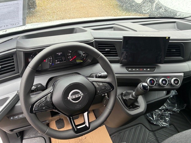 NISSAN INTERSTAR-image-10
