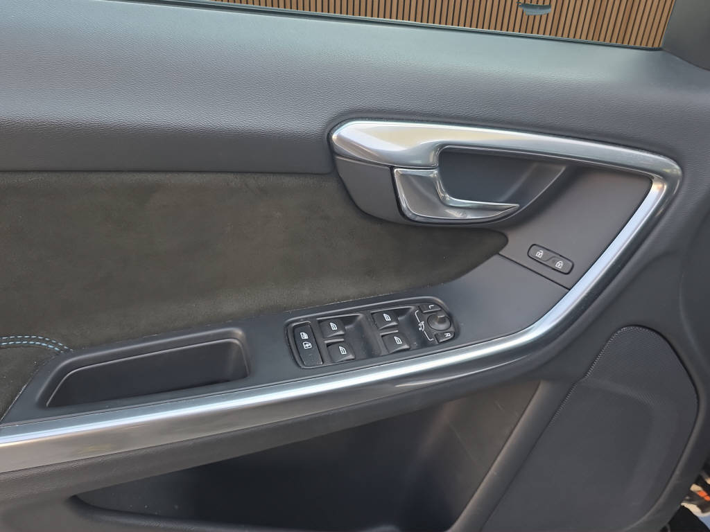 VOLVO V60 2.0 T6 Polestar AWD-image-18
