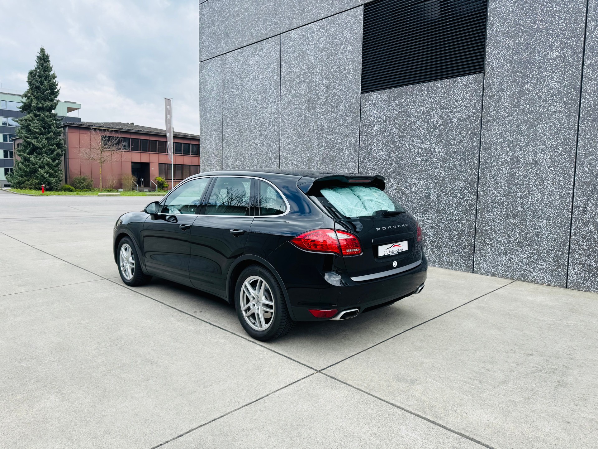 PORSCHE Cayenne Diesel-showroom-element-3