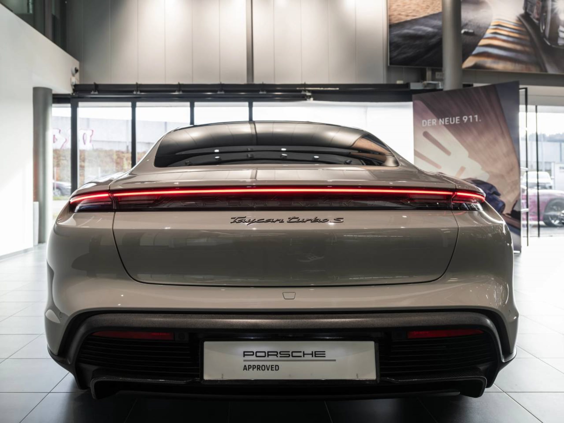 PORSCHE Taycan Turbo S-image-5