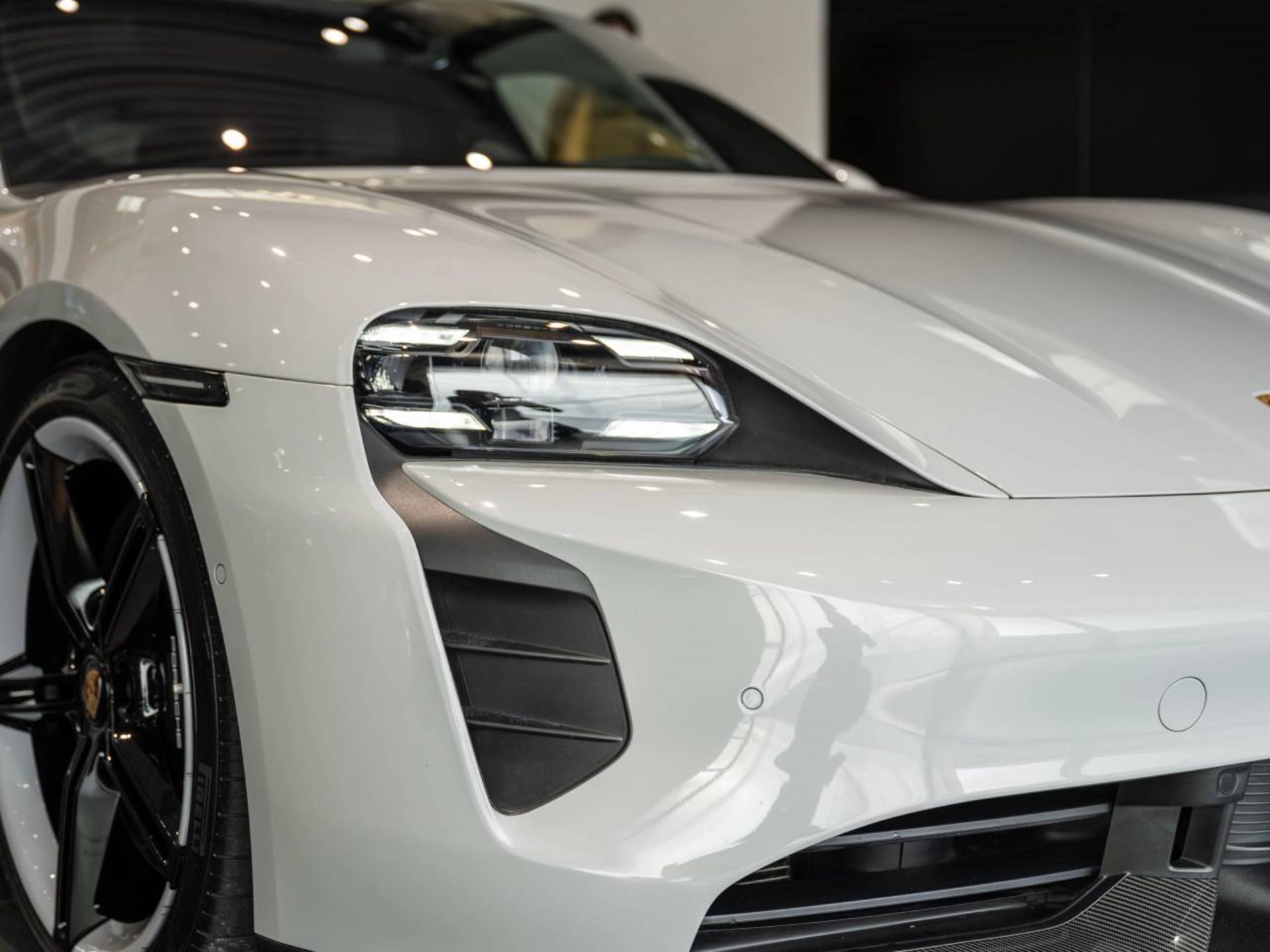 PORSCHE Taycan Turbo S-image-23