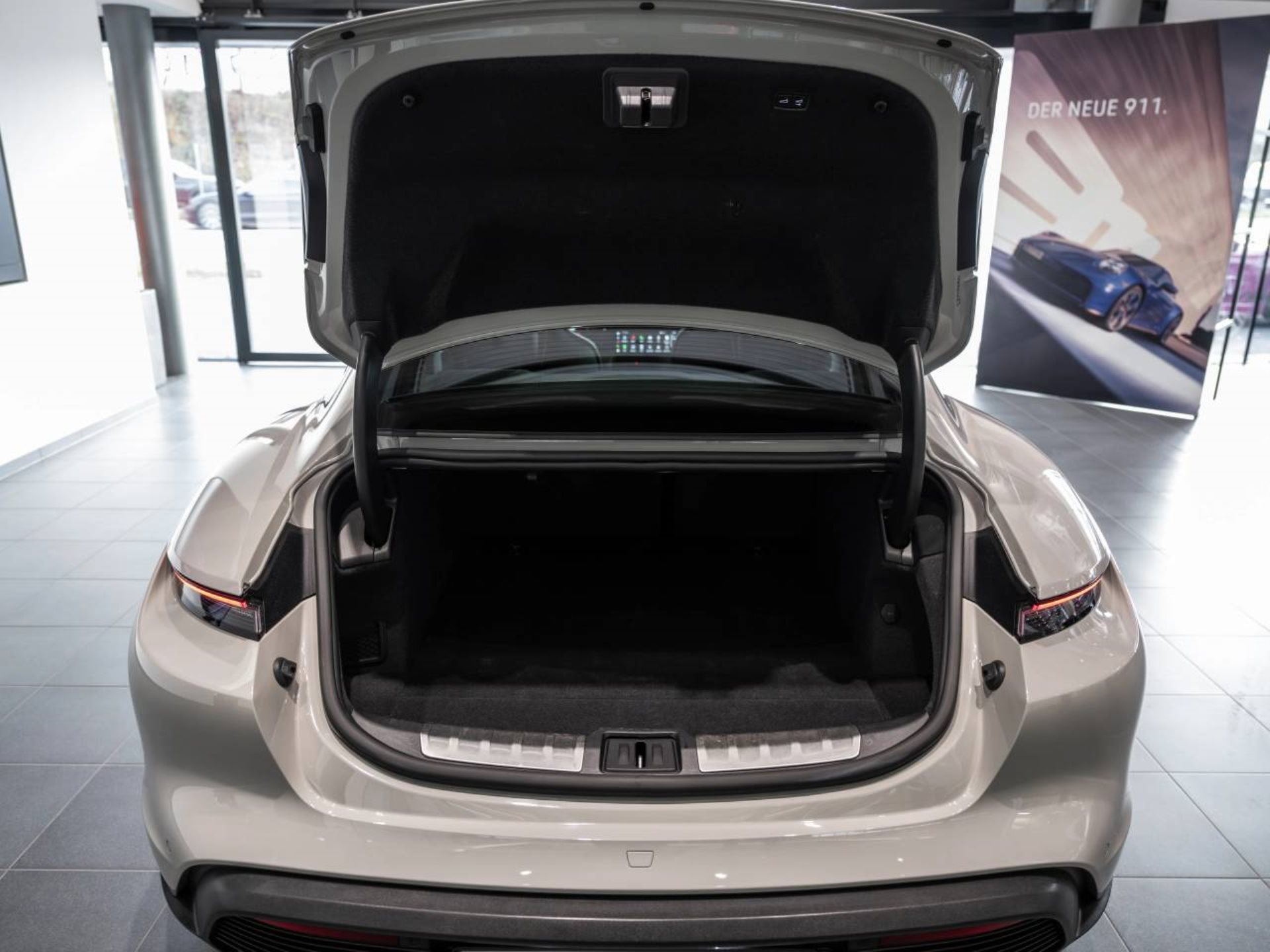PORSCHE Taycan Turbo S-image-6