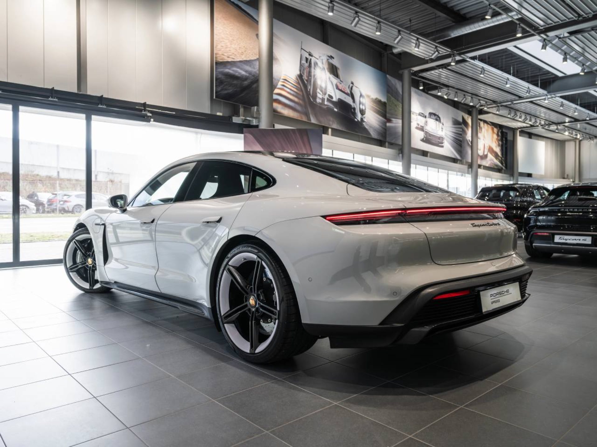 PORSCHE Taycan Turbo S-image-7