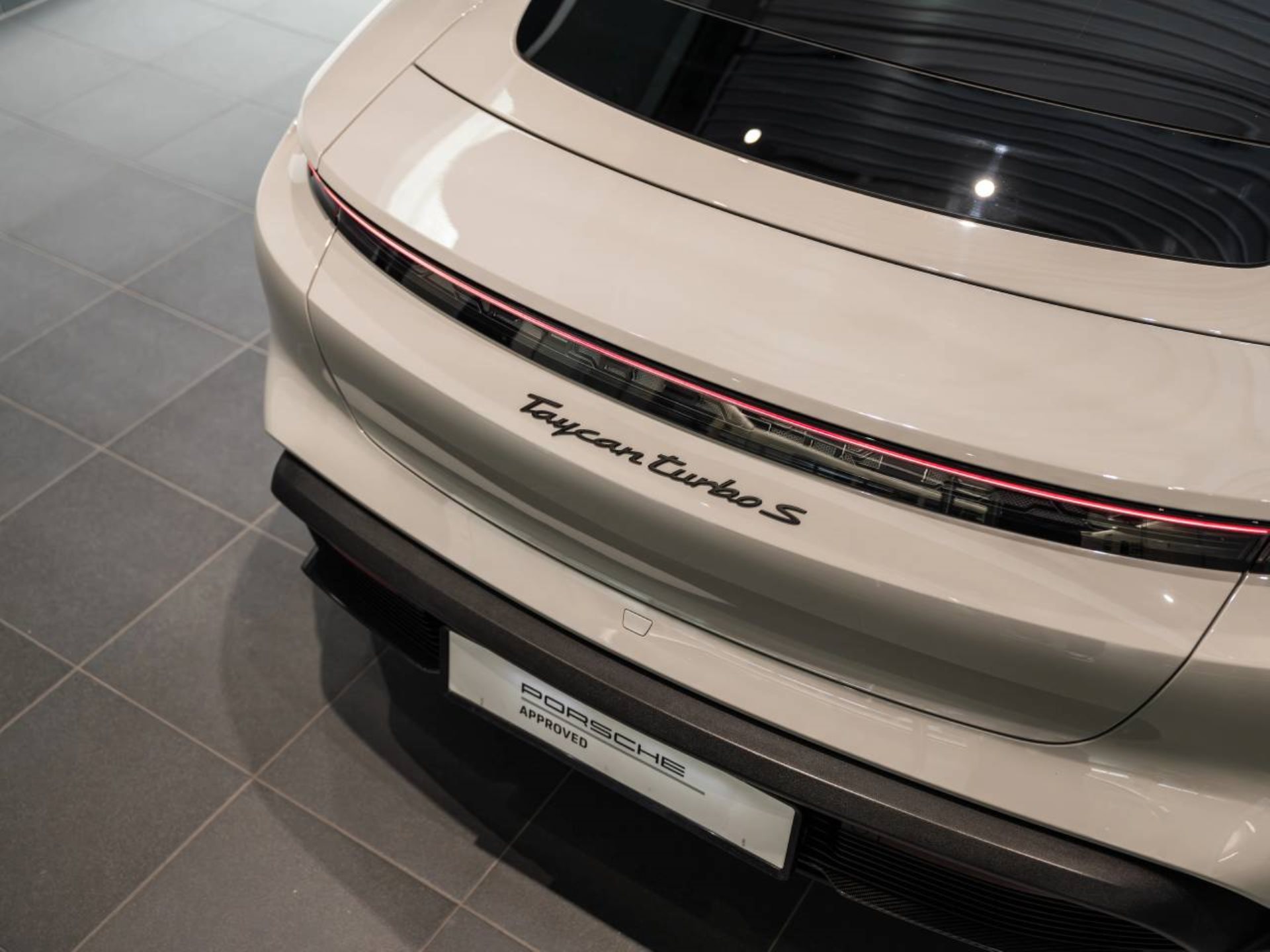 PORSCHE Taycan Turbo S-image-27