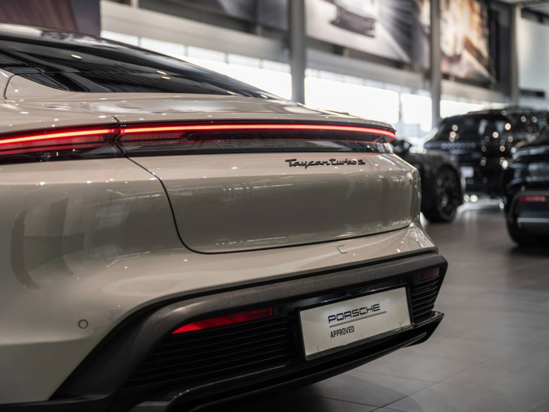 PORSCHE Taycan Turbo S-image-26