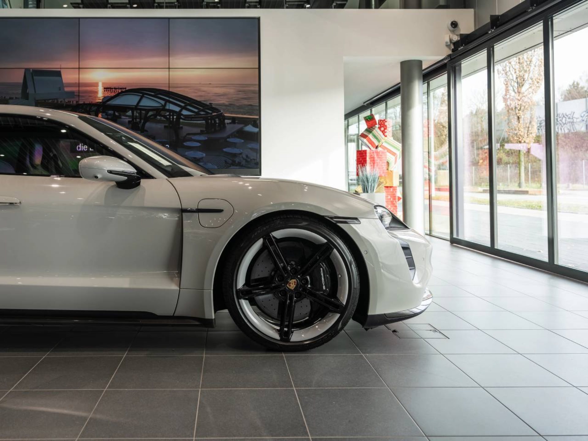 PORSCHE Taycan Turbo S-image-12