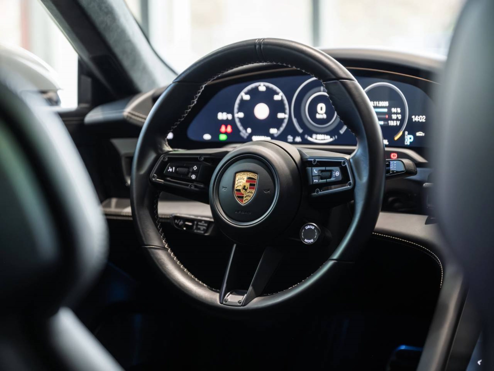 PORSCHE Taycan Turbo S-image-14