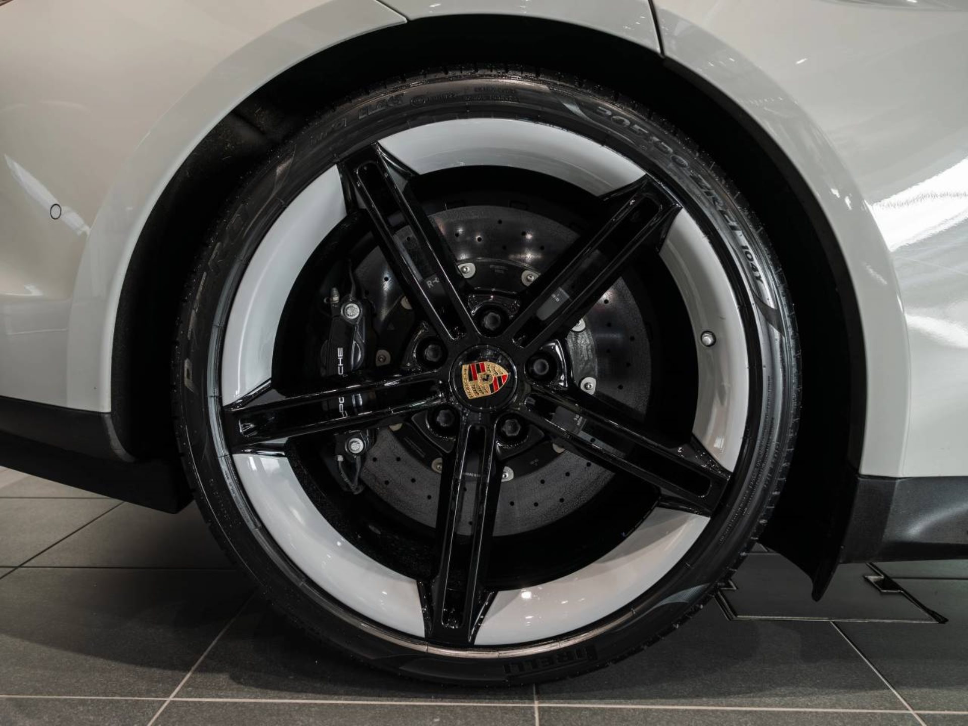PORSCHE Taycan Turbo S-image-31