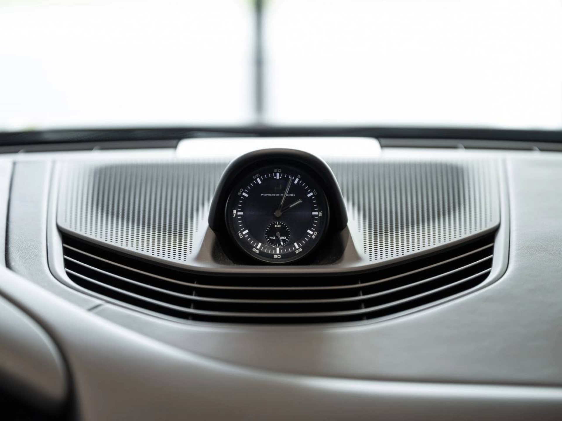 PORSCHE Taycan Turbo S-image-29
