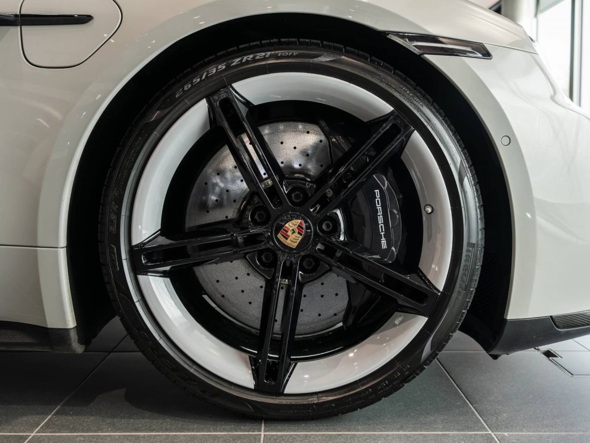 PORSCHE Taycan Turbo S-image-30