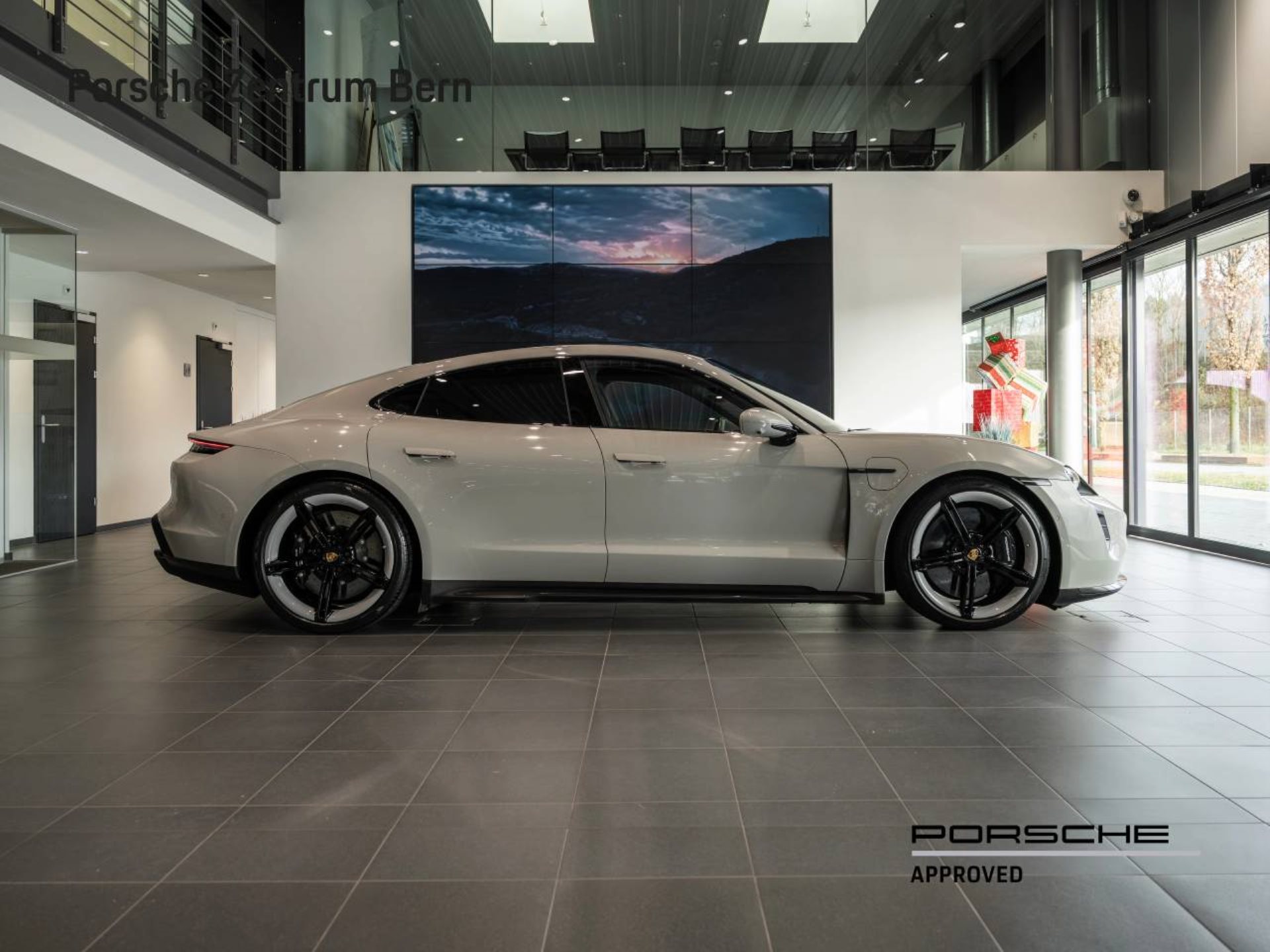 PORSCHE Taycan Turbo S-showroom-element-1