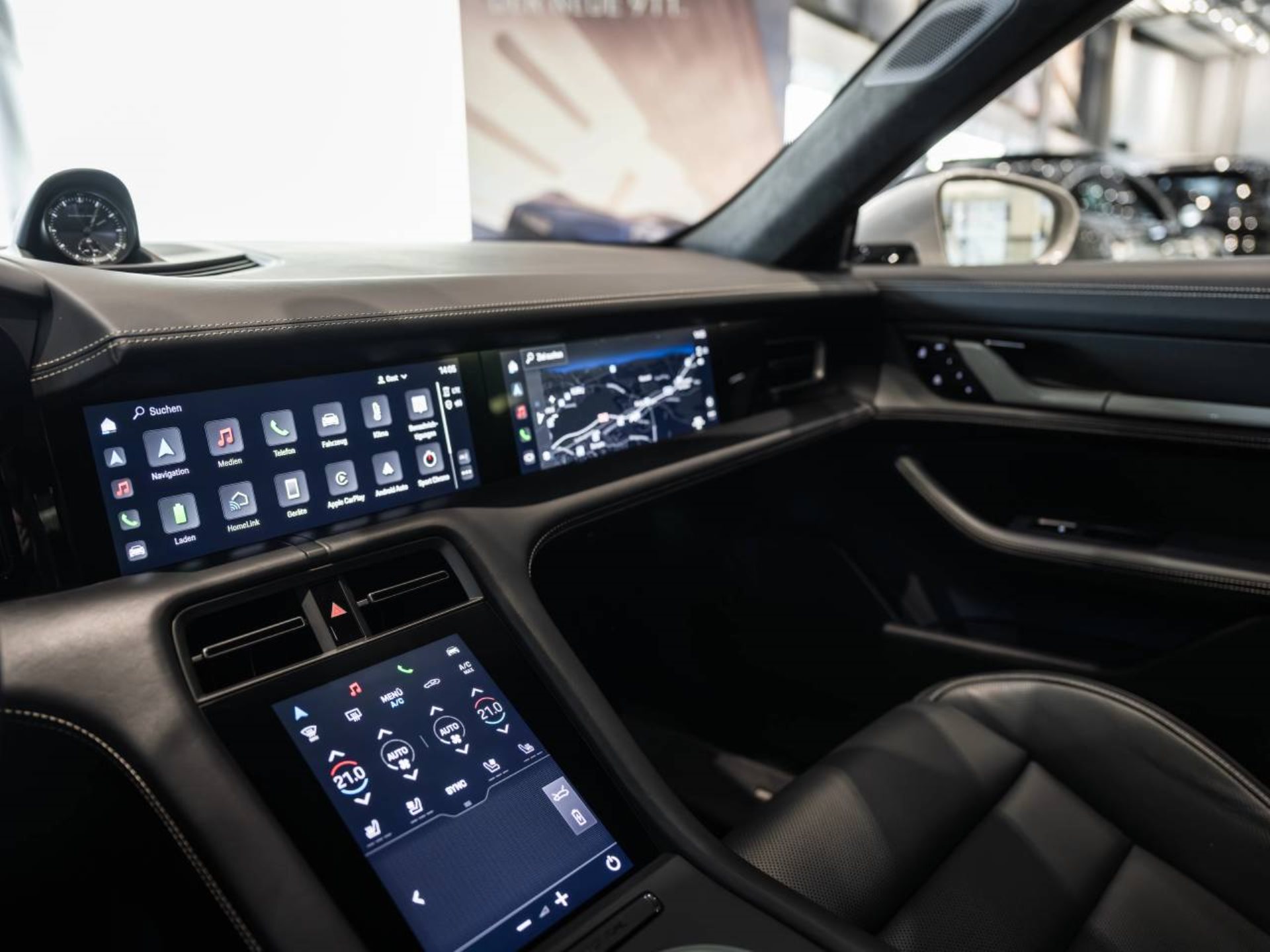 PORSCHE Taycan Turbo S-image-16