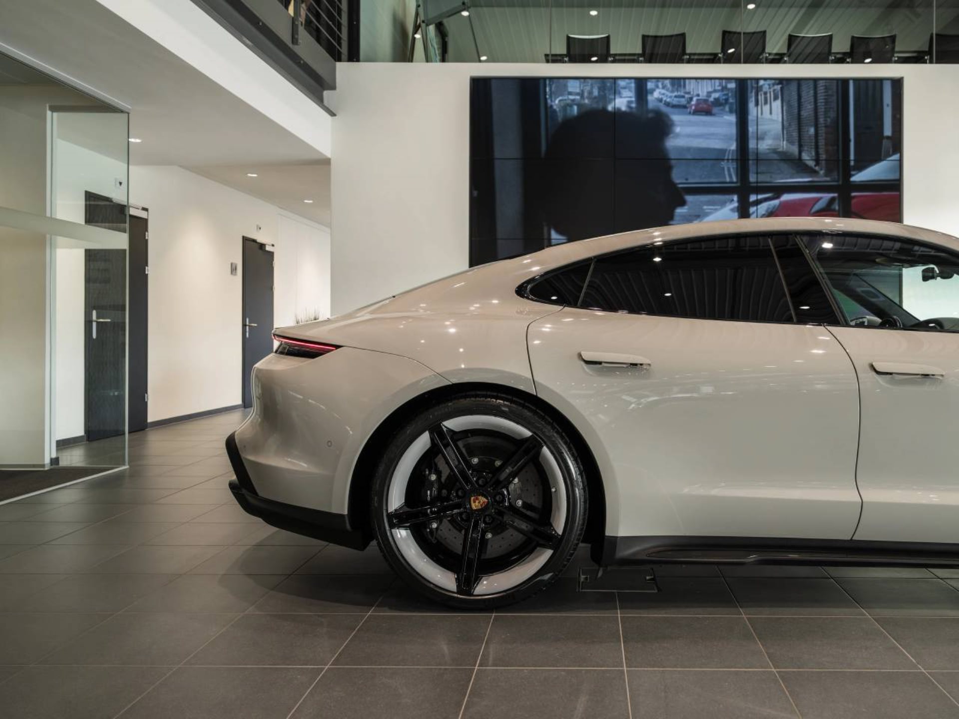 PORSCHE Taycan Turbo S-image-11