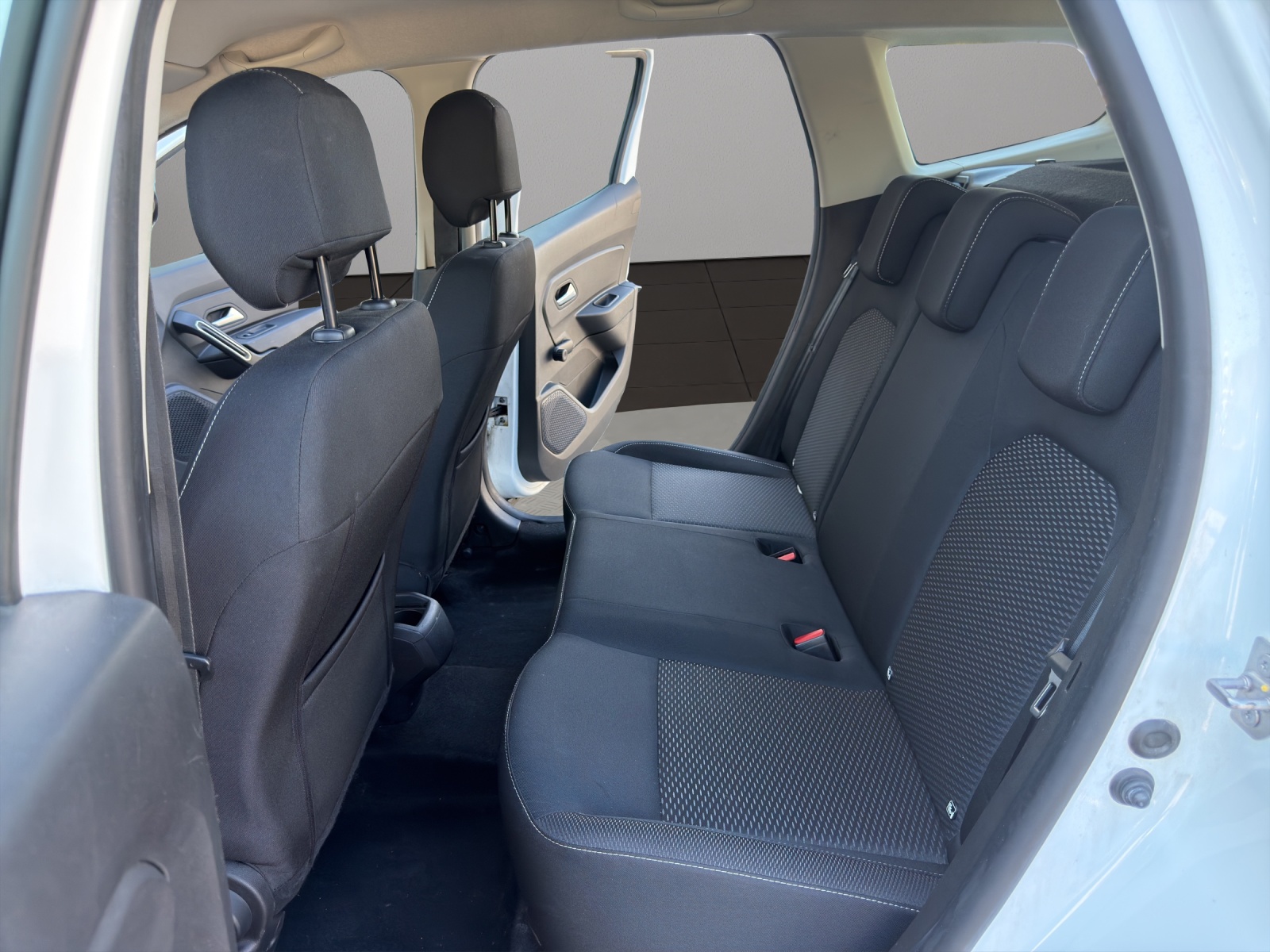 DACIA Duster TCe 130 Comfort 4x4-image-12