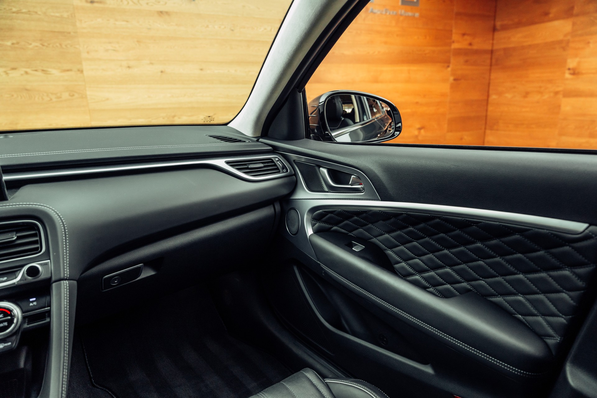 GENESIS G70 Shooting Brake 2.2 CRDI Luxus AT8 AWD-image-9