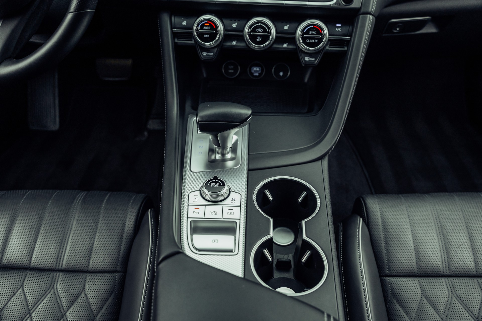 GENESIS G70 Shooting Brake 2.2 CRDI Luxus AT8 AWD-image-14