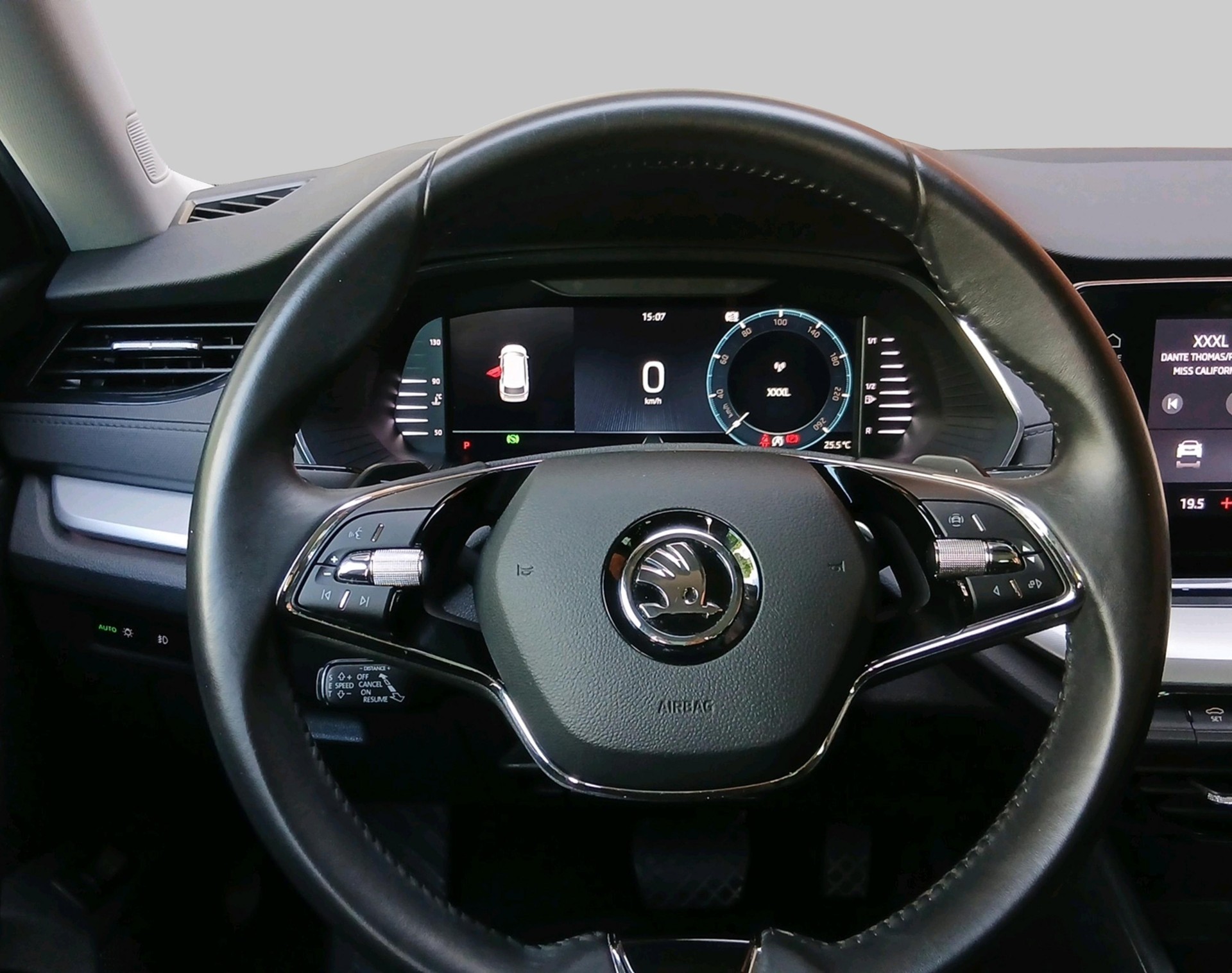 SKODA Octavia Combi 1.5 TSI Ambition-image-11