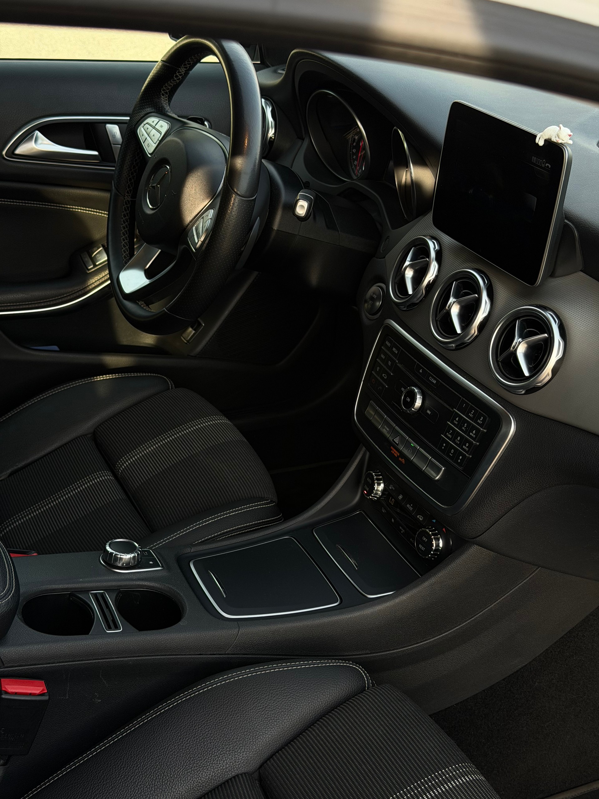 MERCEDES-BENZ GLA 200 Night Star 7G-DCT-image-4