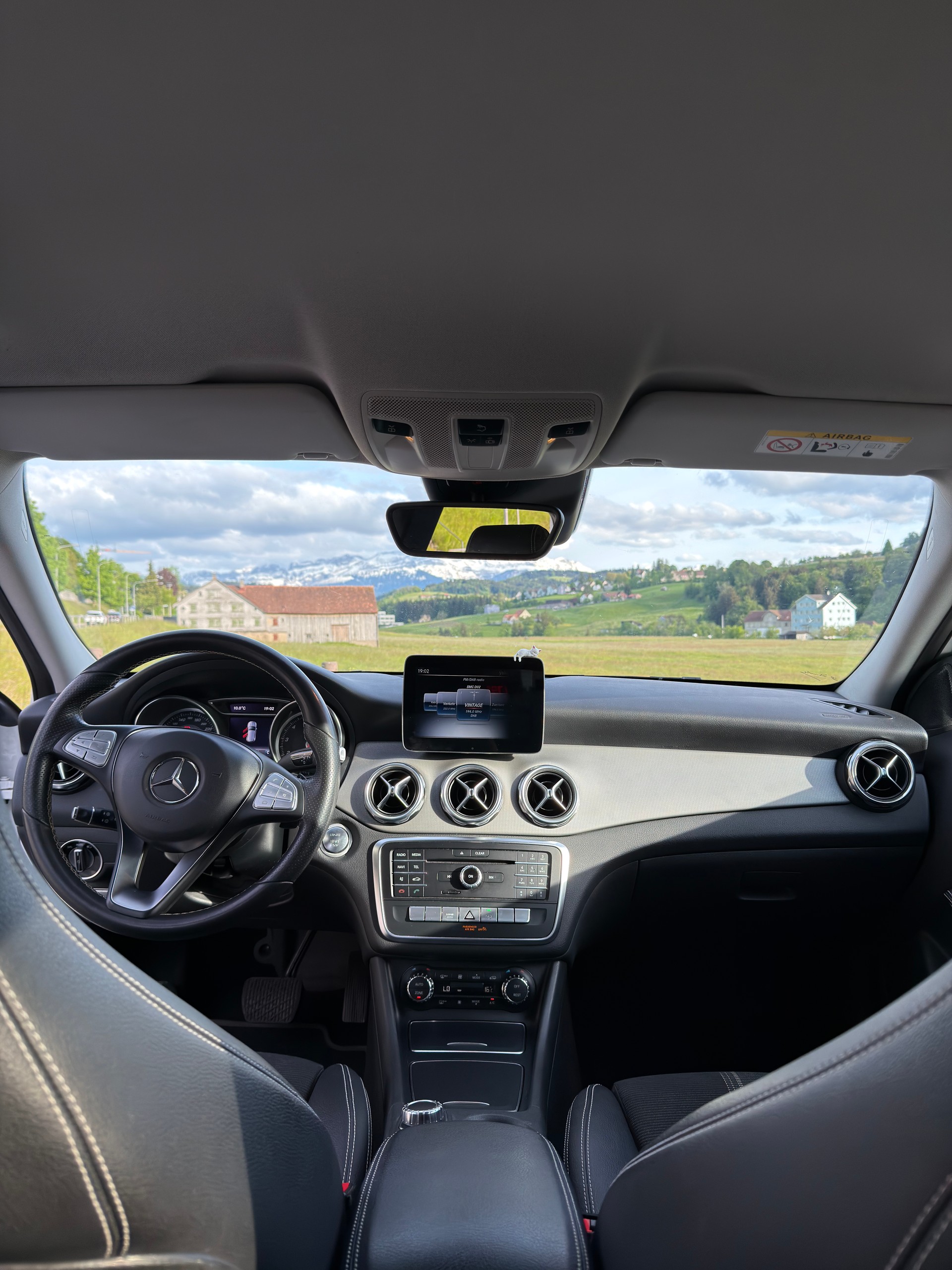 MERCEDES-BENZ GLA 200 Night Star 7G-DCT-image-5